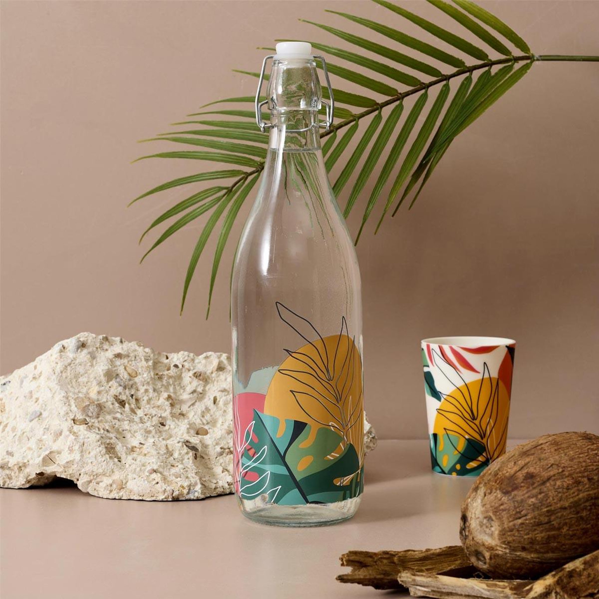Voir la diapositive 2 : The Home Deco Factory Bouteille en verre  paradis exotique  1l multicolore