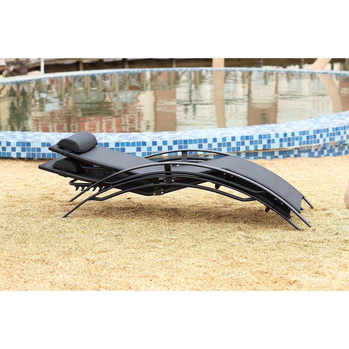 CONCEPT USINE Transat empilable et ajustable en aluminium noir BAHIA