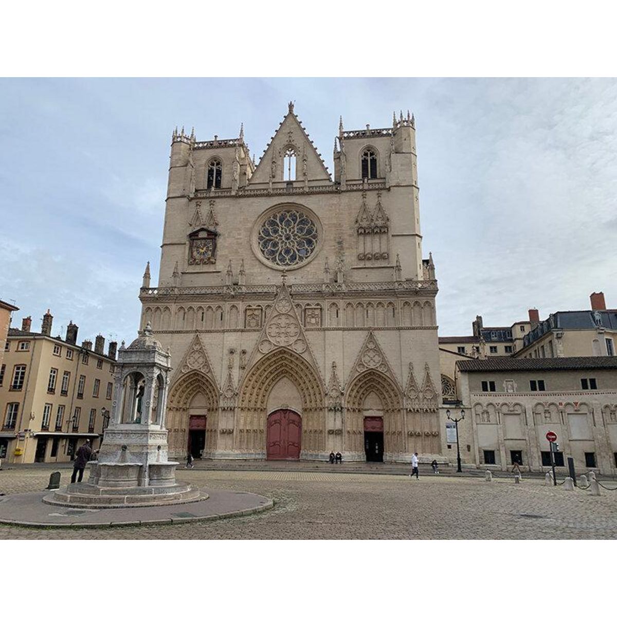 Smartbox Visite fascinante d'1h30 de Lyon en famille avec guide privé - Coffret Cadeau Sport & Aventure