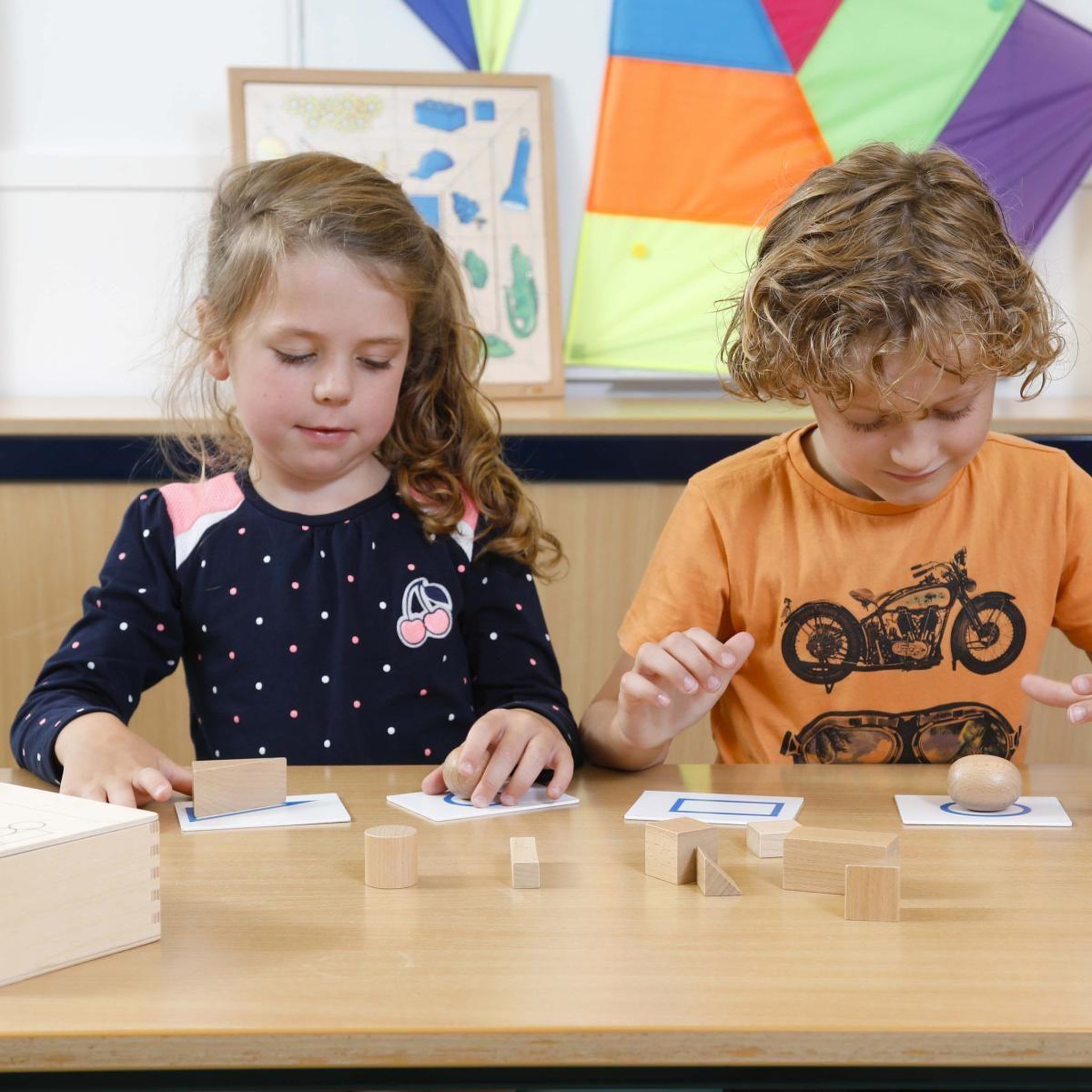 Voir la diapositive 3 : EDUCO Formes géométriques – 3D