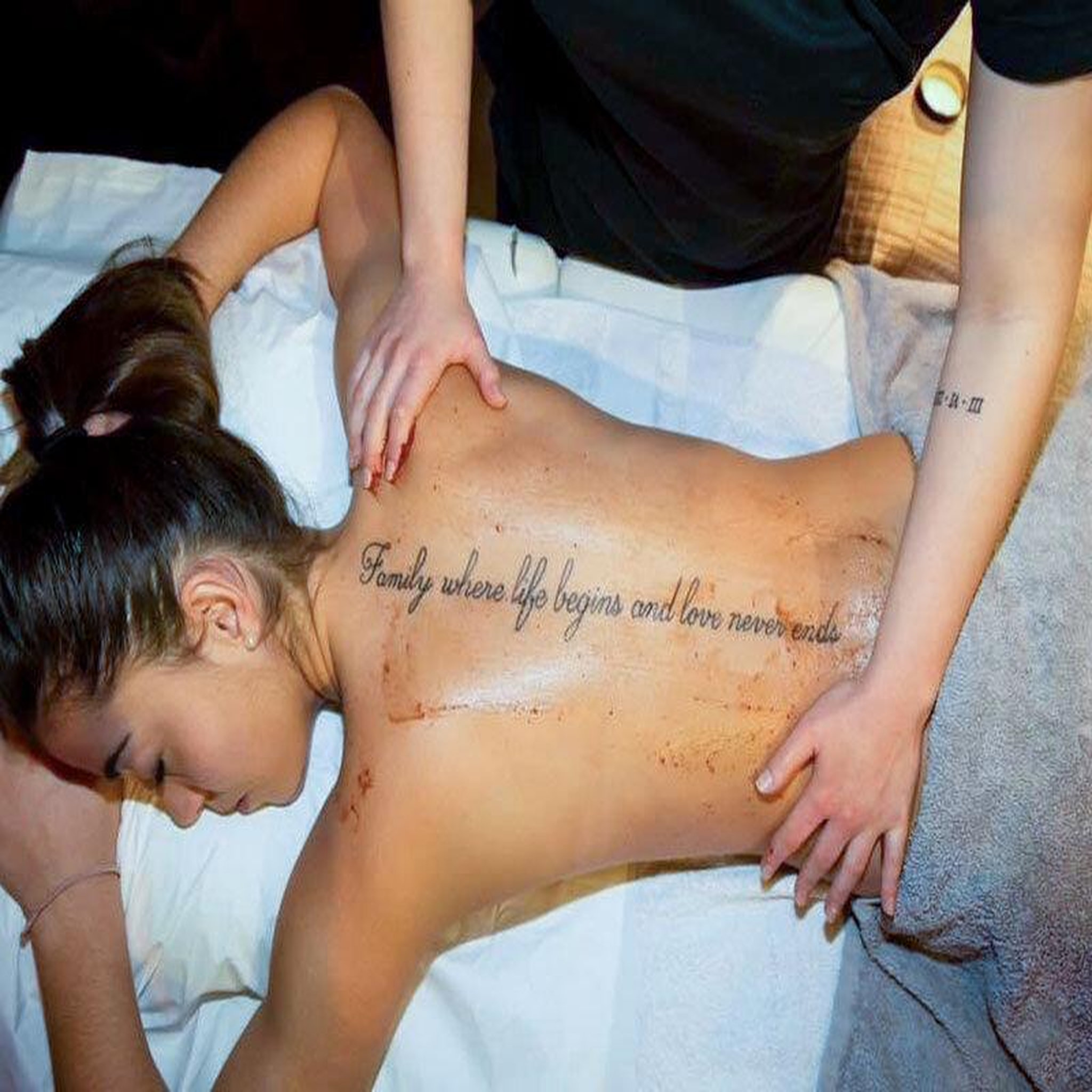 Voir la diapositive 4 : Smartbox Massage relaxant avec accès bain bouillonnant pour 2 personnes à nîmes - coffret cadeau bien-être