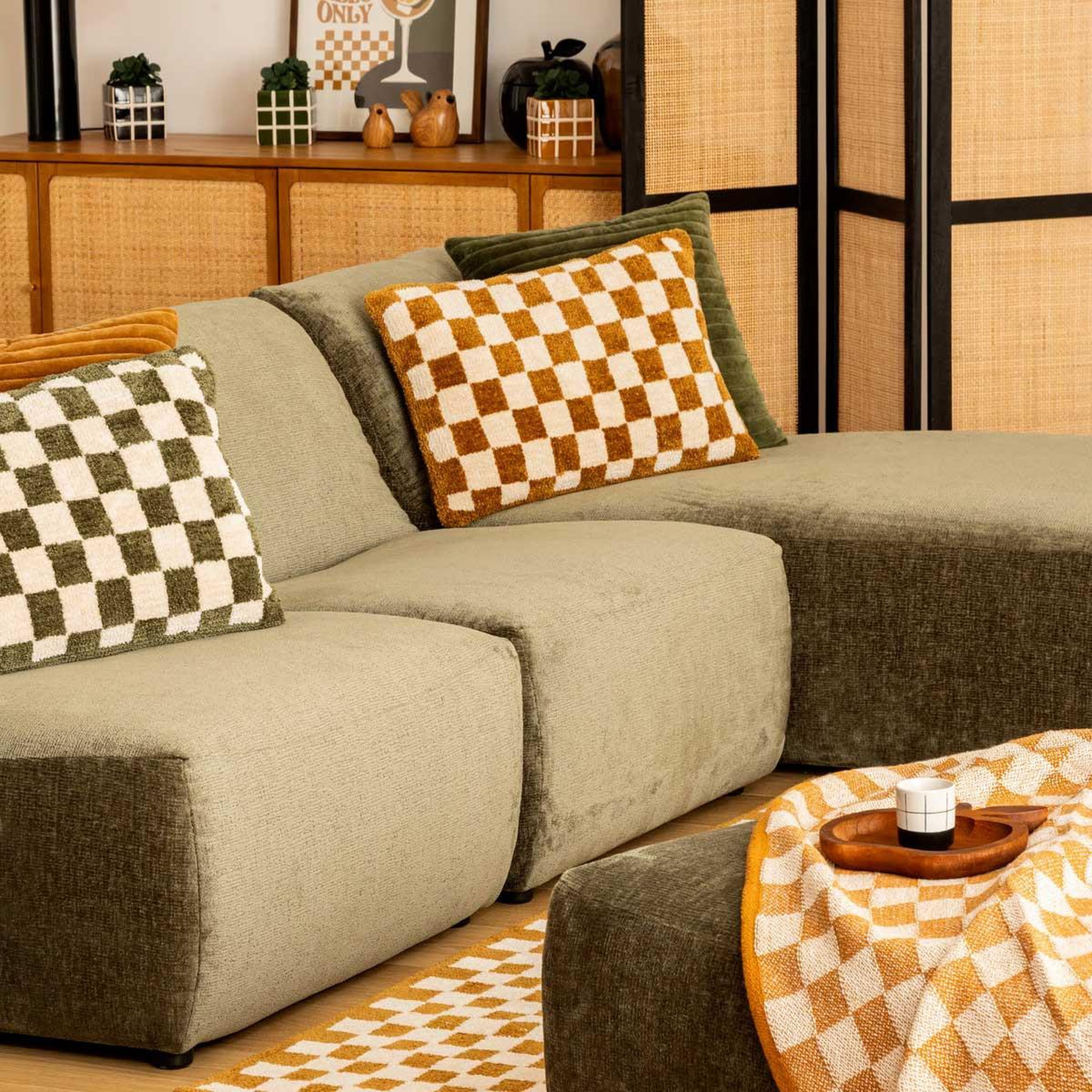 Voir la diapositive 4 : ATMOSPHERA Coussin tufté damier  itha  38x58cm ocre