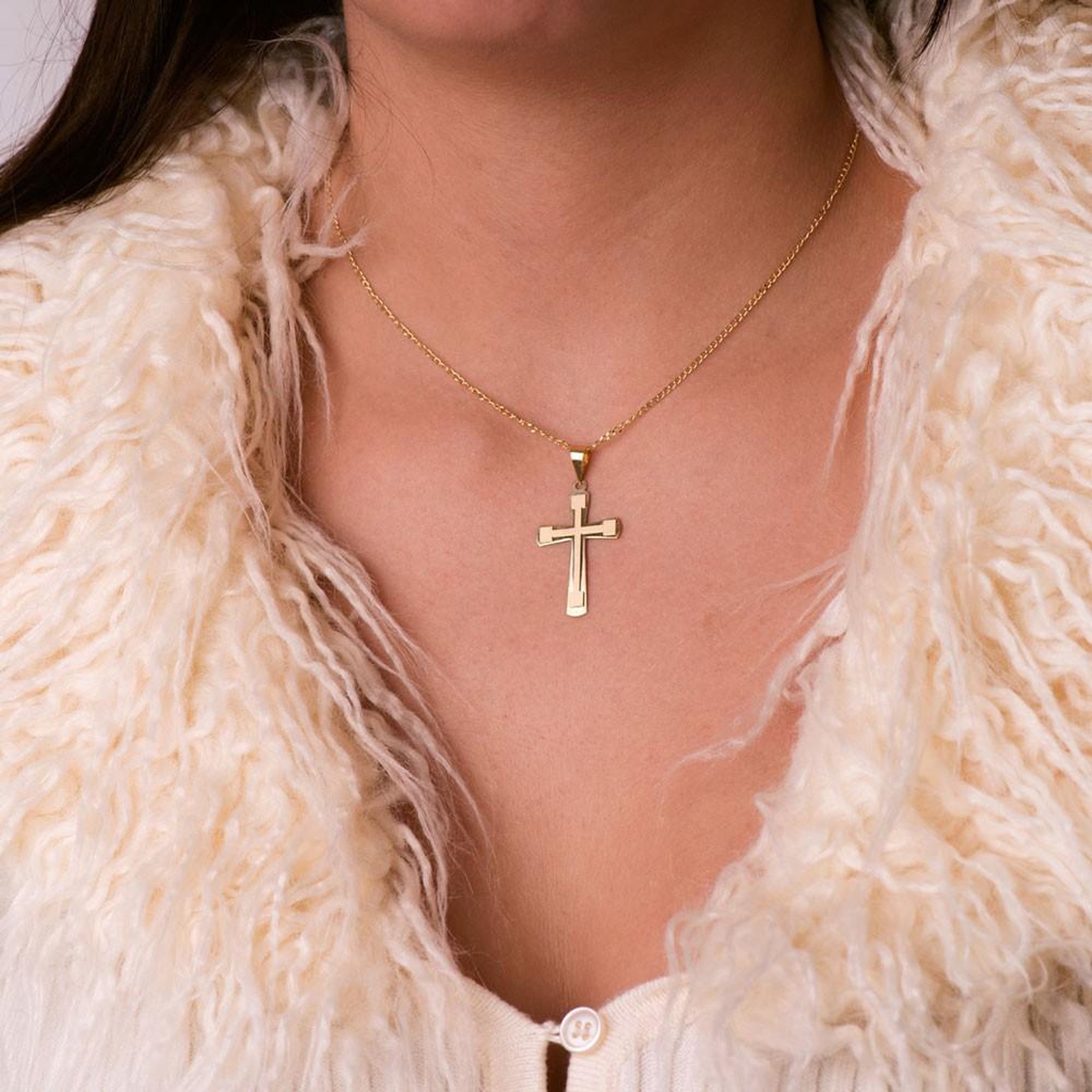 Voir la diapositive 2 : L'ATELIER D'AZUR Pendentif  - Médaille Croix Or 18 Carats 750 Jaune - Chaine Offerte