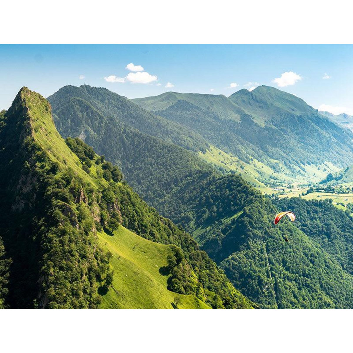 Smartbox Saut en parachute en tandem dans les Pyrénées - Coffret Cadeau Sport & Aventure