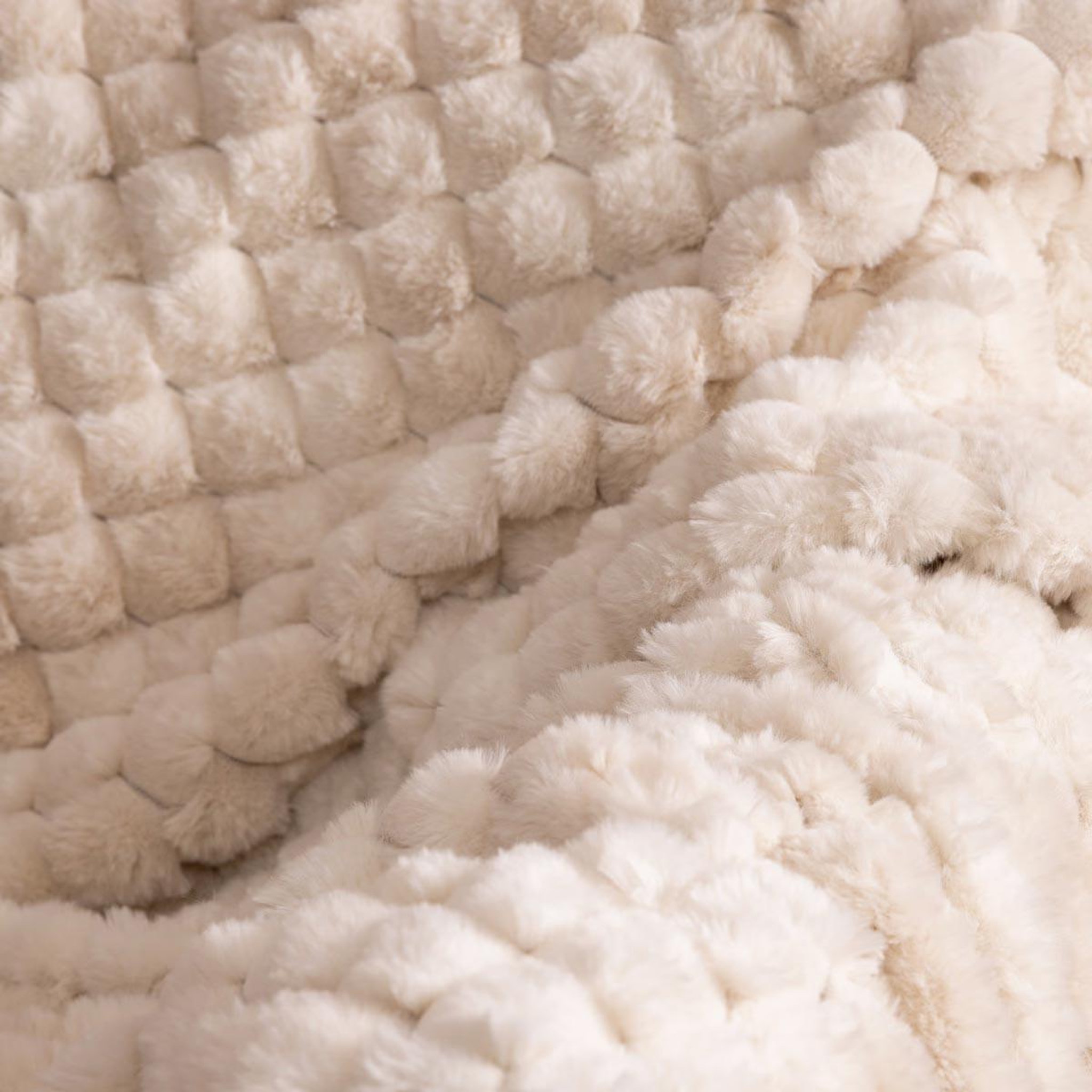 Voir la diapositive 6 : ATMOSPHERA Plaid imitation fourrure  adriel  120x160cm beige