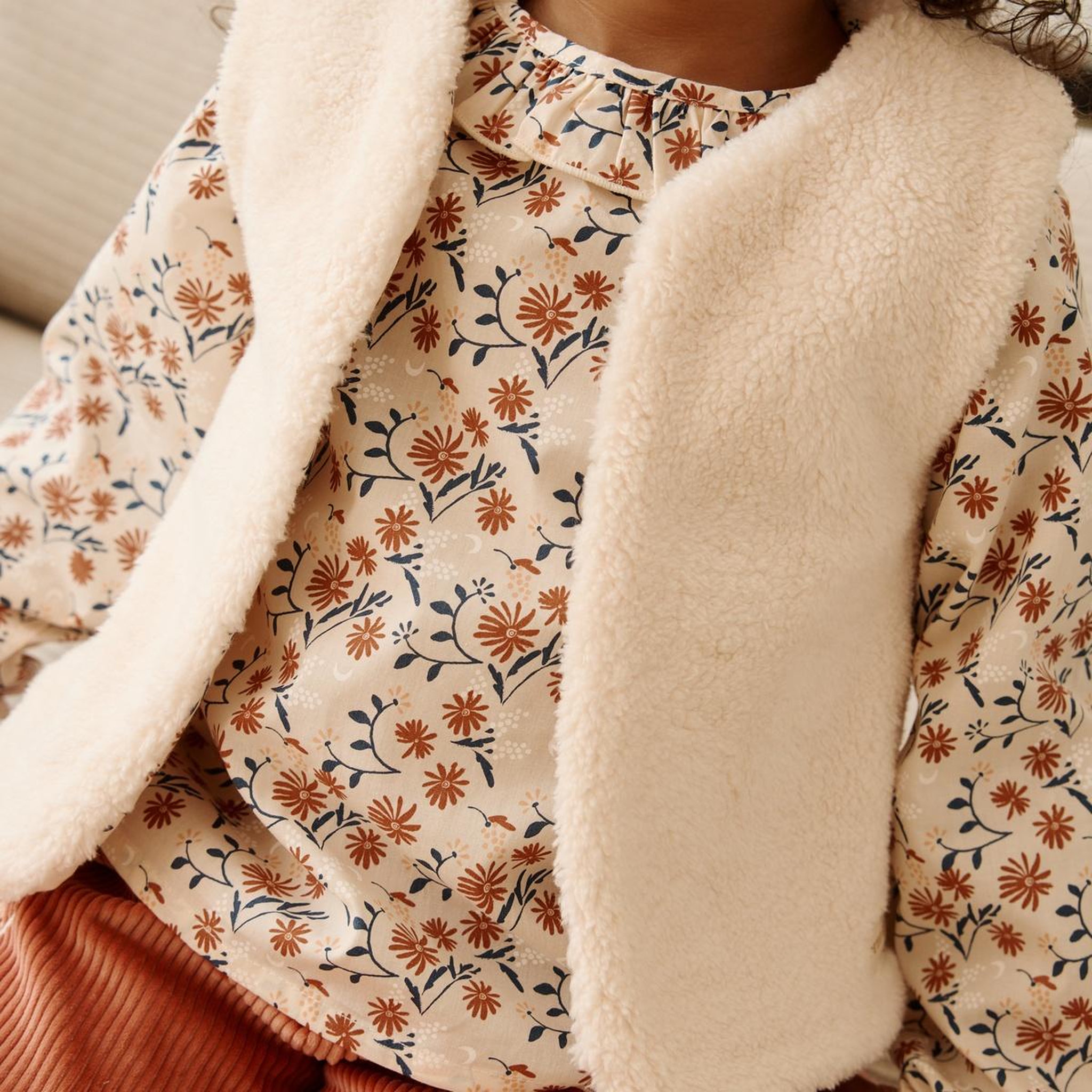 Voir la diapositive 5 : PETIT BEGUIN Veste sans manches bébé réversible en sherpa Ollie