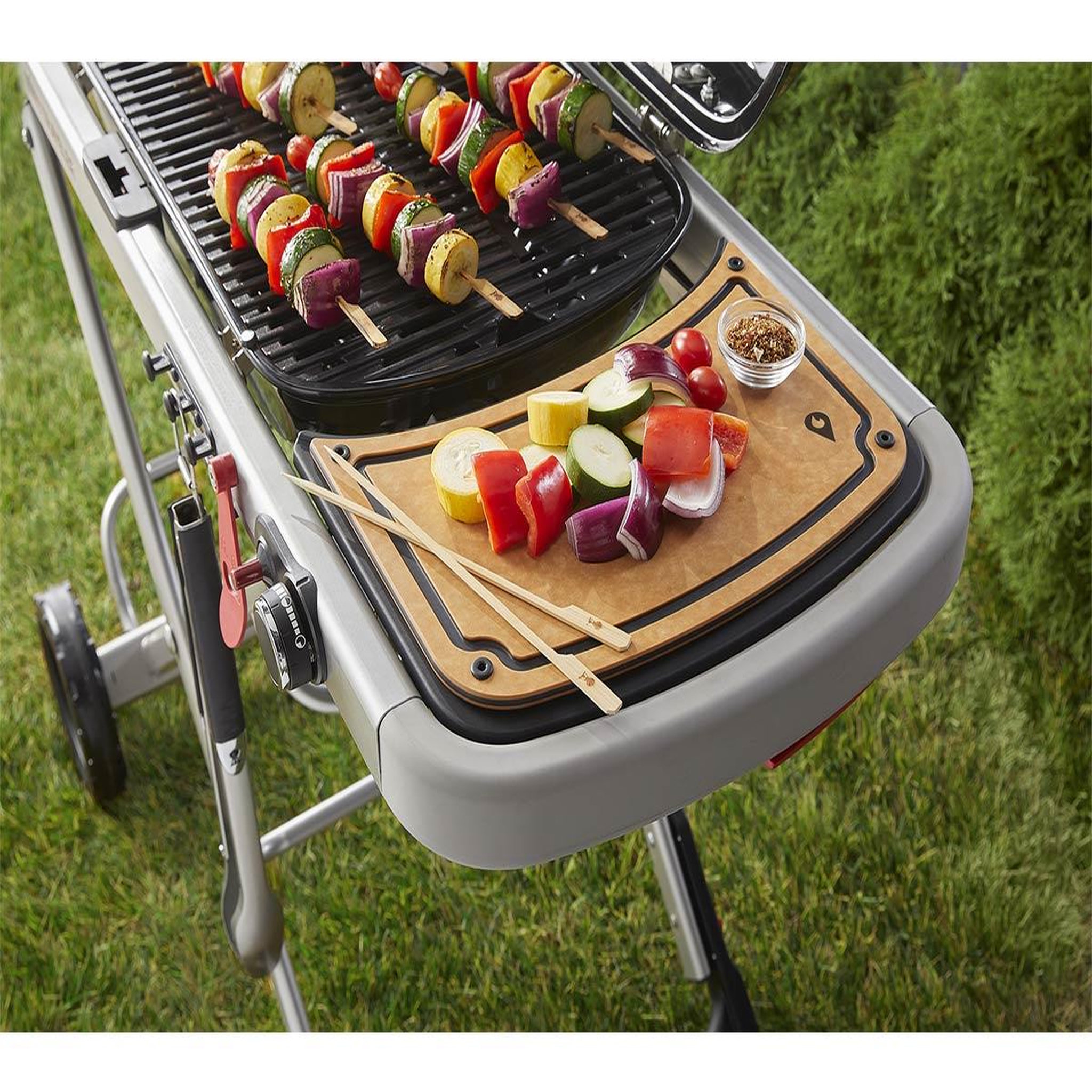 Voir la diapositive 3 : Weber Planche réversible de préparation et de service barbecue Weber Traveler