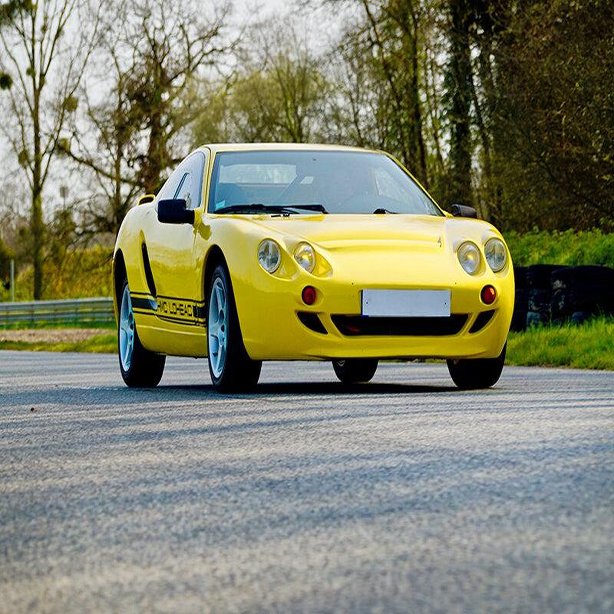 Voir la diapositive 3 : Smartbox 6 tours au volant d'une ford mustang et 2 tours de baptême à bord d'une berline hommell à lohéac - coffret cadeau sport & aventure