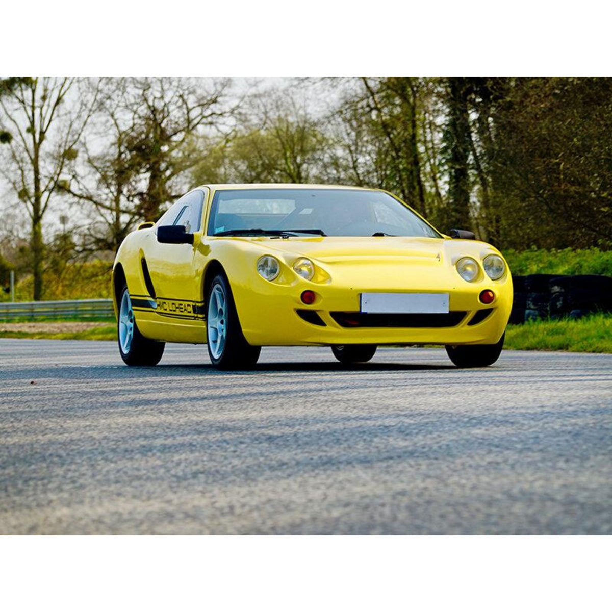 Smartbox 6 tours au volant d'une Ford Mustang et 2 tours de baptême à bord d'une berline Hommell à Lohéac - Coffret Cadeau Sport & Aventure