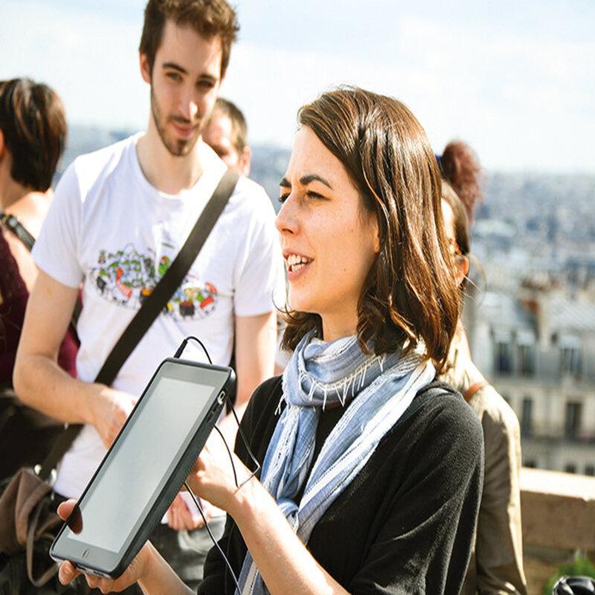 Voir la diapositive 2 : Smartbox Balade dans le Paris du cinéma pour 5 personnes - Coffret Cadeau Sport & Aventure