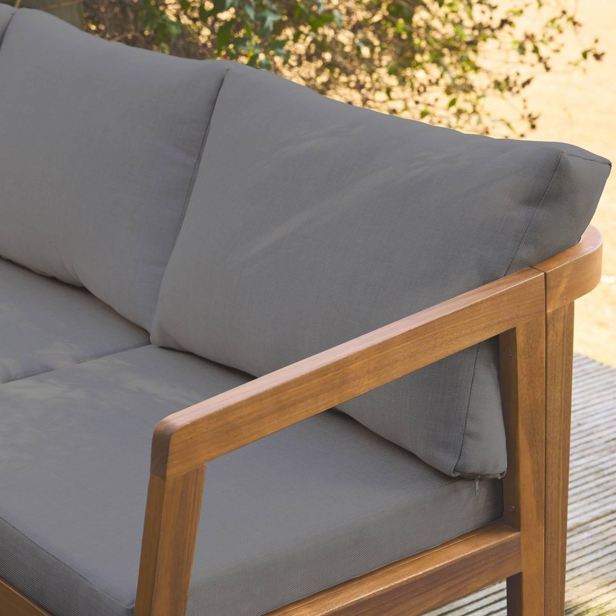 SWEEEK Salon de jardin d'angle en acacia 5 places LOBERIA CORNER, table carrée