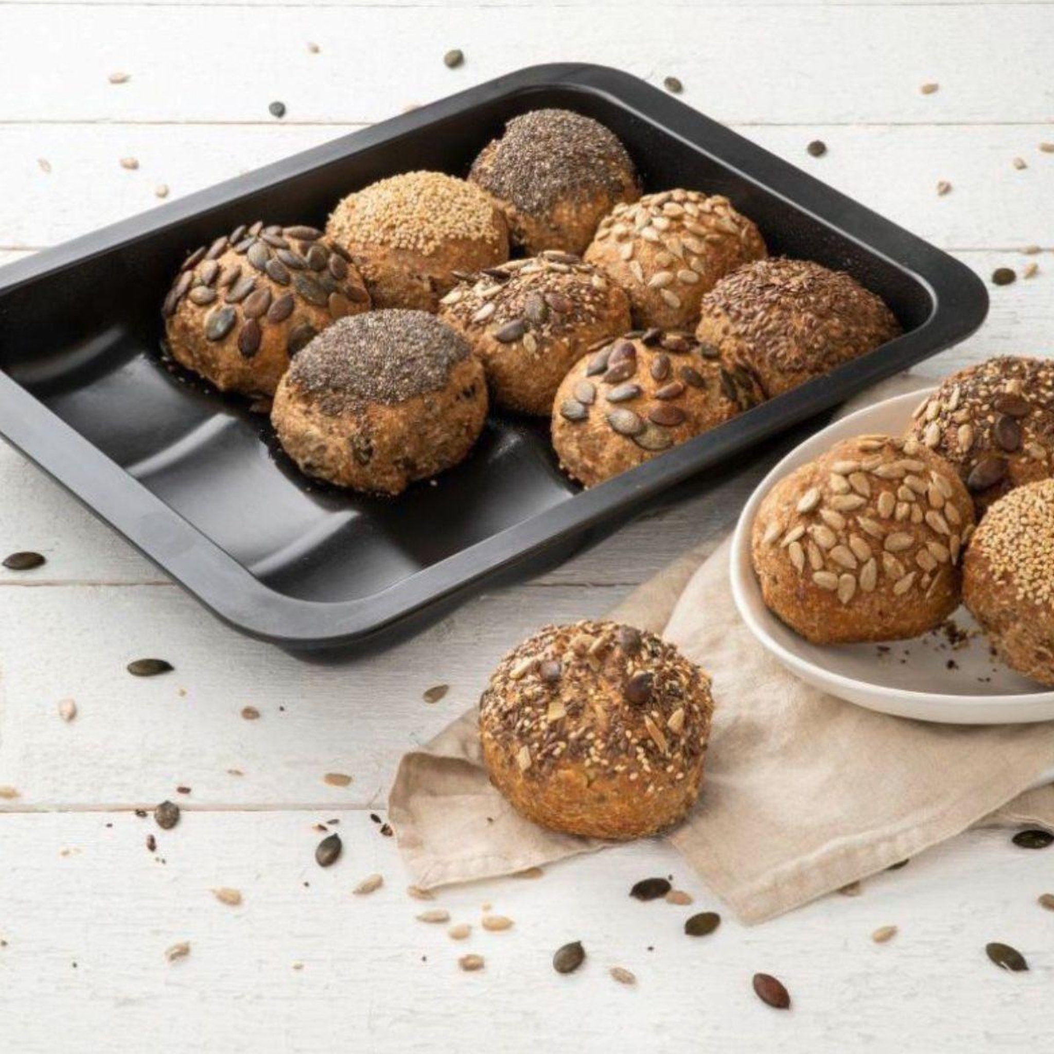 Voir la diapositive 2 : ZENKER Lot avec 1 moule 12 mini pains 36 x 27 cm, 1 spatule zenker et 2 bols à mixer en inox fackelmann