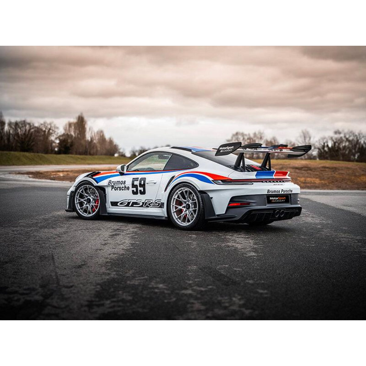 Smartbox Stage de pilotage : 2 tours sur le circuit de Fay de Bretagne en Porsche 992 GT3 RS - Coffret Cadeau Sport & Aventure