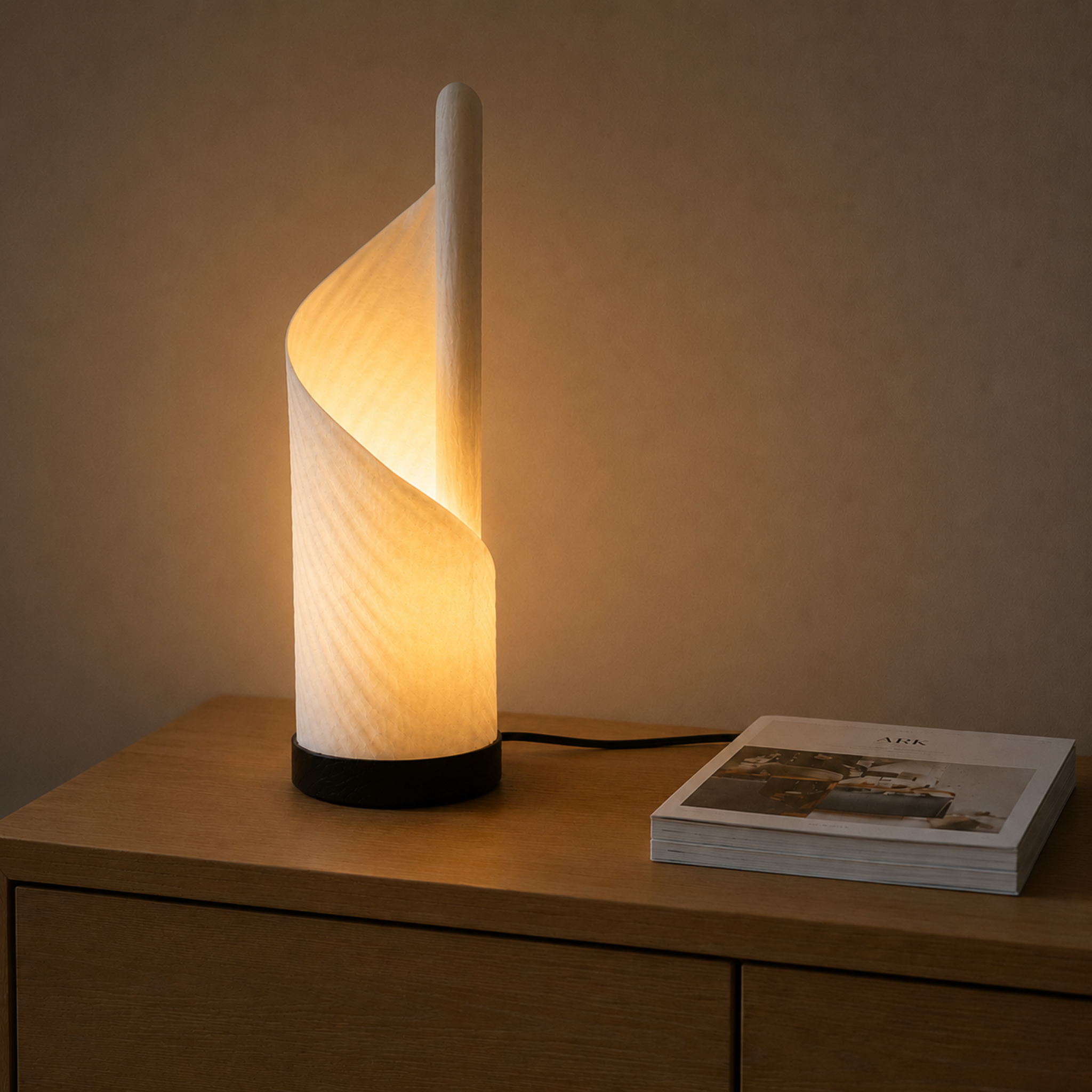 Voir la diapositive 5 : MAISON PAVANE Lampe à poser en papier maché et bois-elya