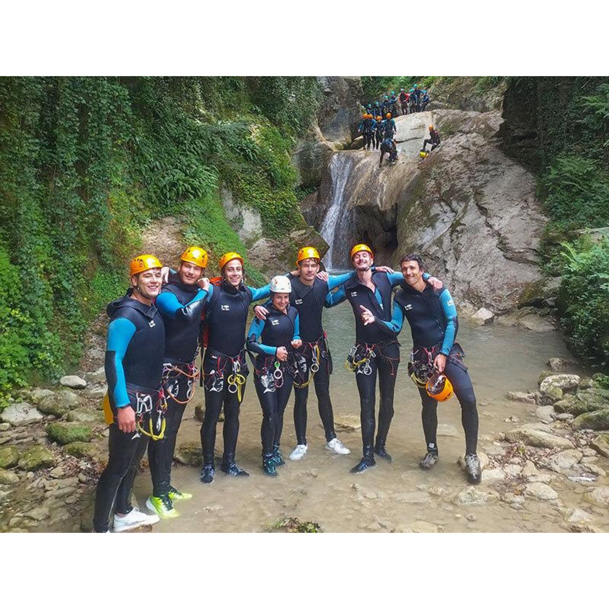 Smartbox Descente du canyon du Grenant et du canyon du Tréfond pour 2 adultes et 2 enfants - Coffret Cadeau Sport & Aventure