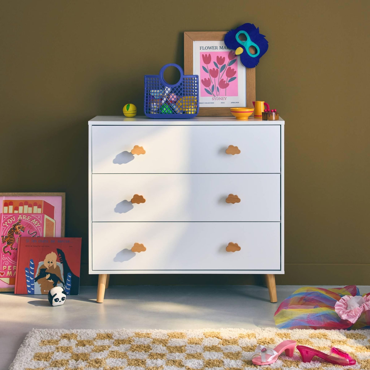 SWEEEK Commode enfant. décor bois. blanc. 3 tiroirs. pieds et poignées nuage en pin