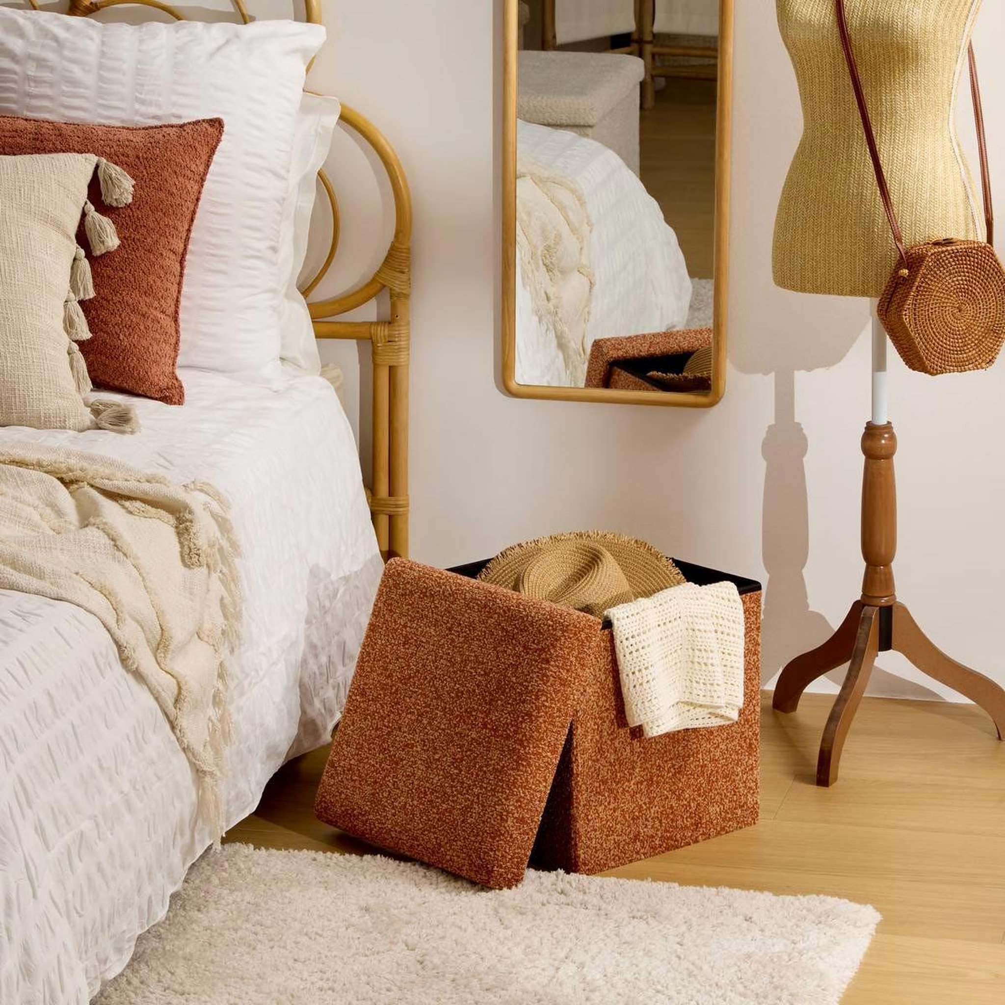 Voir la diapositive 4 : ATMOSPHERA Pouf coffre pliable  oxia  38cm ambre