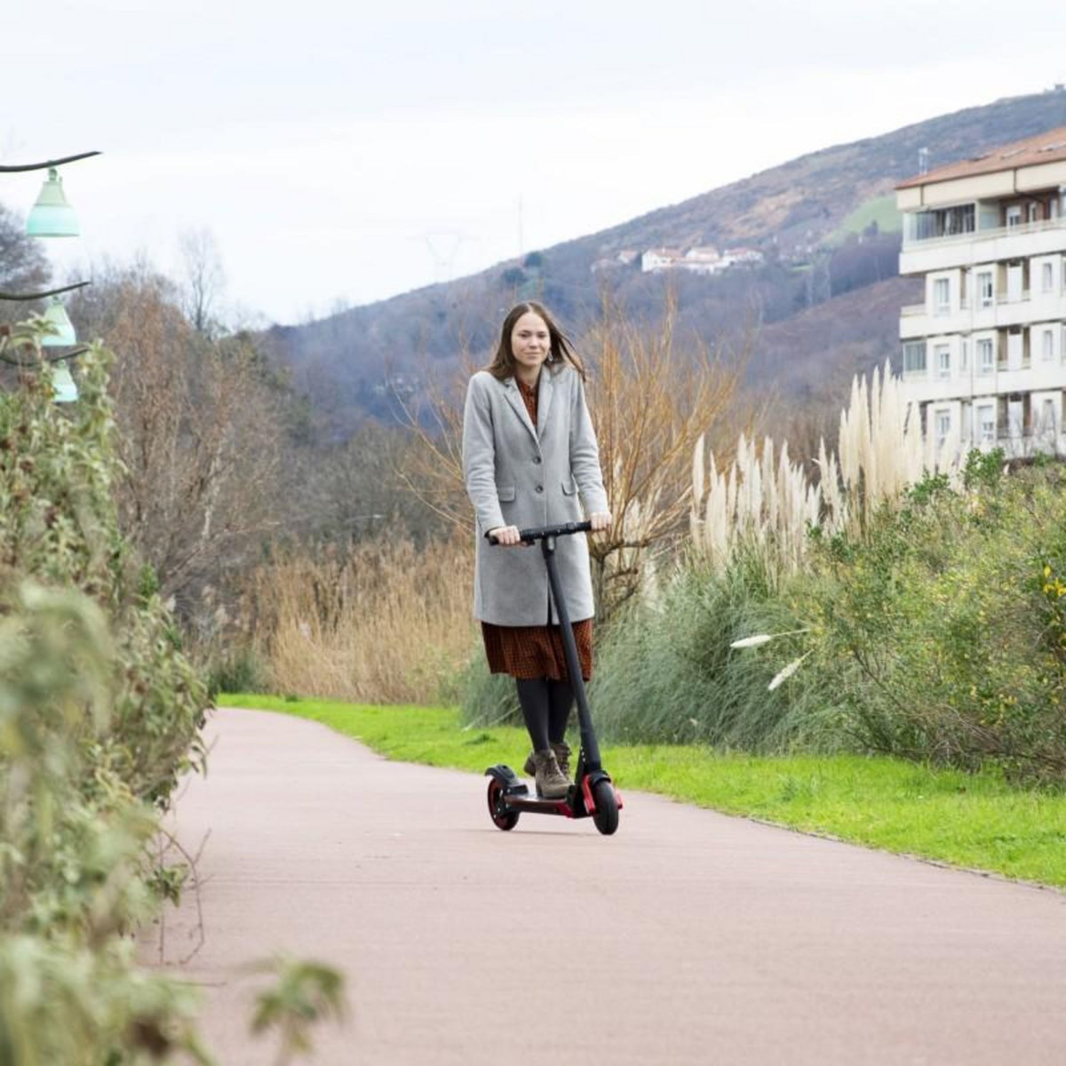 PIKI Trottinette électrique PIKI E-Ride 350W, Pliable - Ecran LED - Batterie Lithium