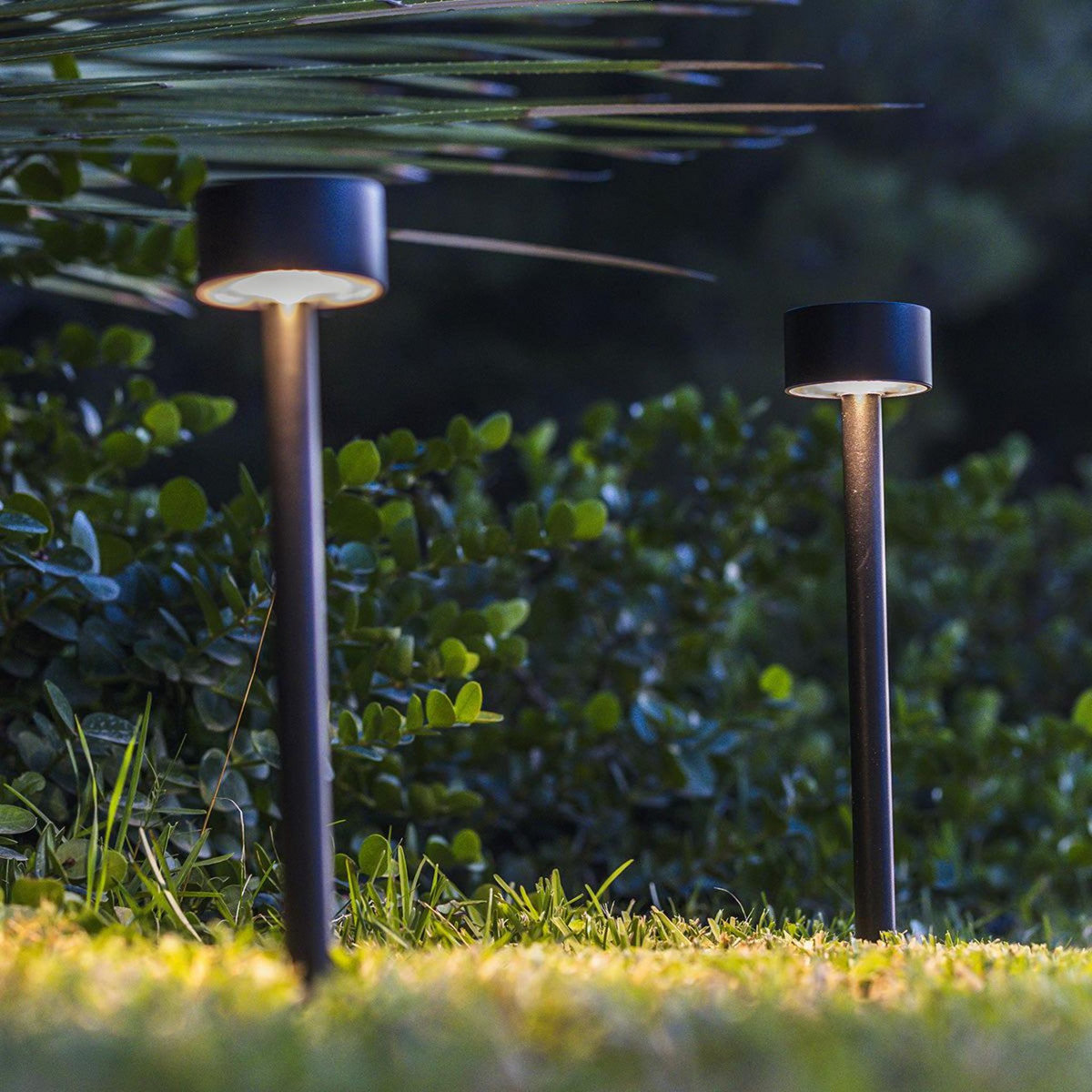 Lumisky 2 balises solaires à piquer FORTY Noir Acier H30cm