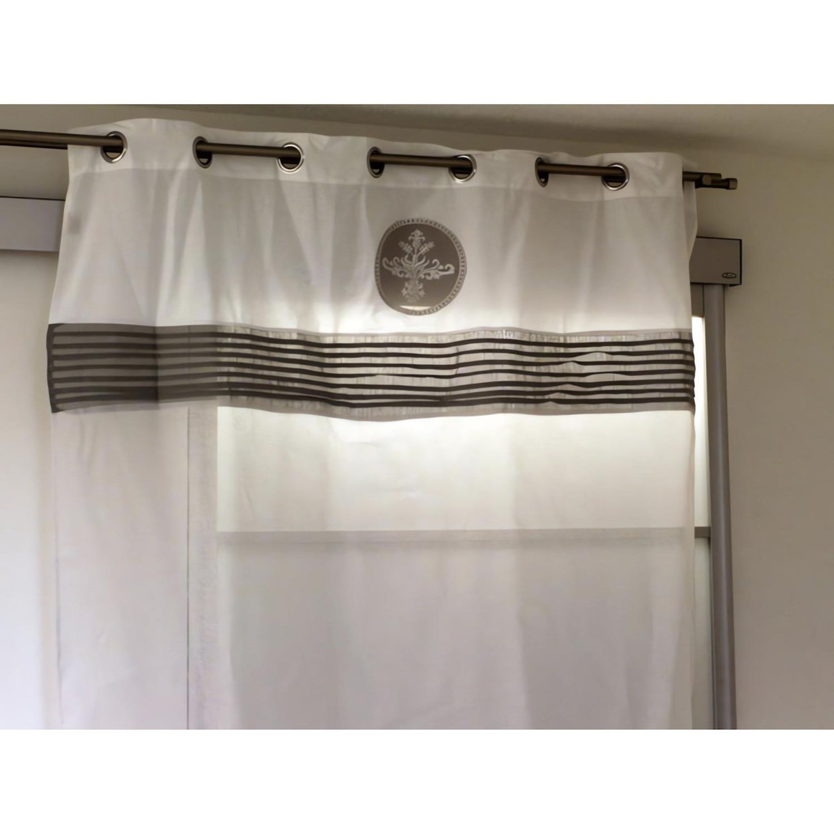 Anthony Rideau brodé lin à oeillets 'ANT ROND'