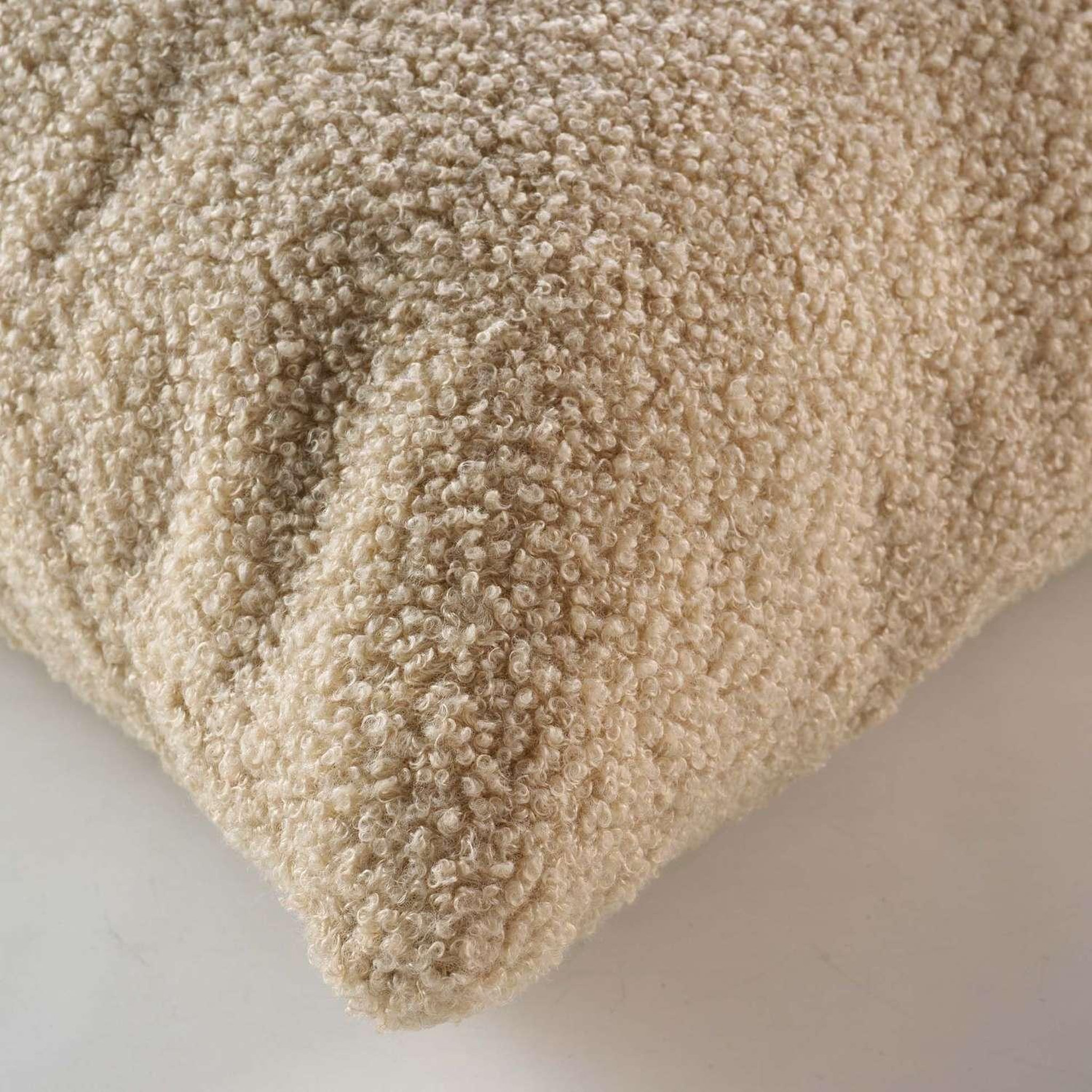 Voir la diapositive 3 : Douceur d'Intérieur Coussin déhoussable en bouclette unie beli