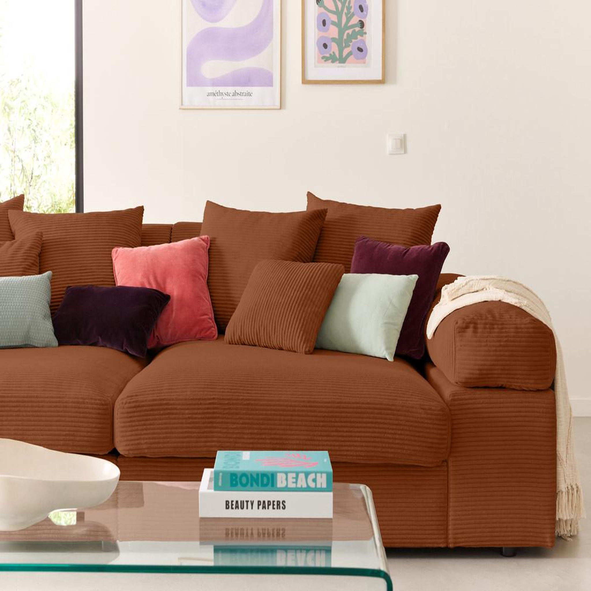 Voir la diapositive 5 : LISA DESIGN Aspen - canapé 4 places - assise profonde - velours côtelé