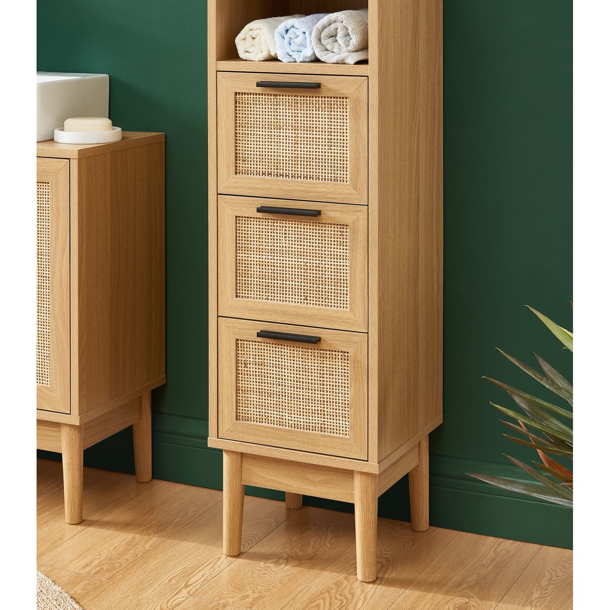 Voir la diapositive 5 : Demi colonne de rangement salle de bain avec cannage naturel H100cm AMANDINE