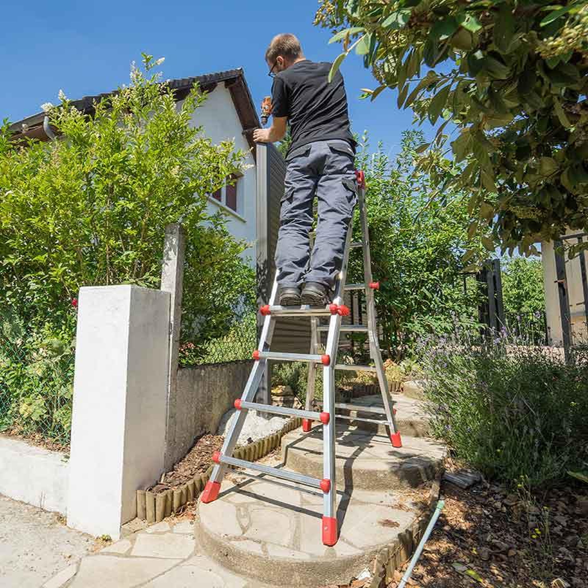 Voir la diapositive 2 : HAILO Echelle multifonction télescopique 4x4 échelons 3,8m/4,7m profistep multi