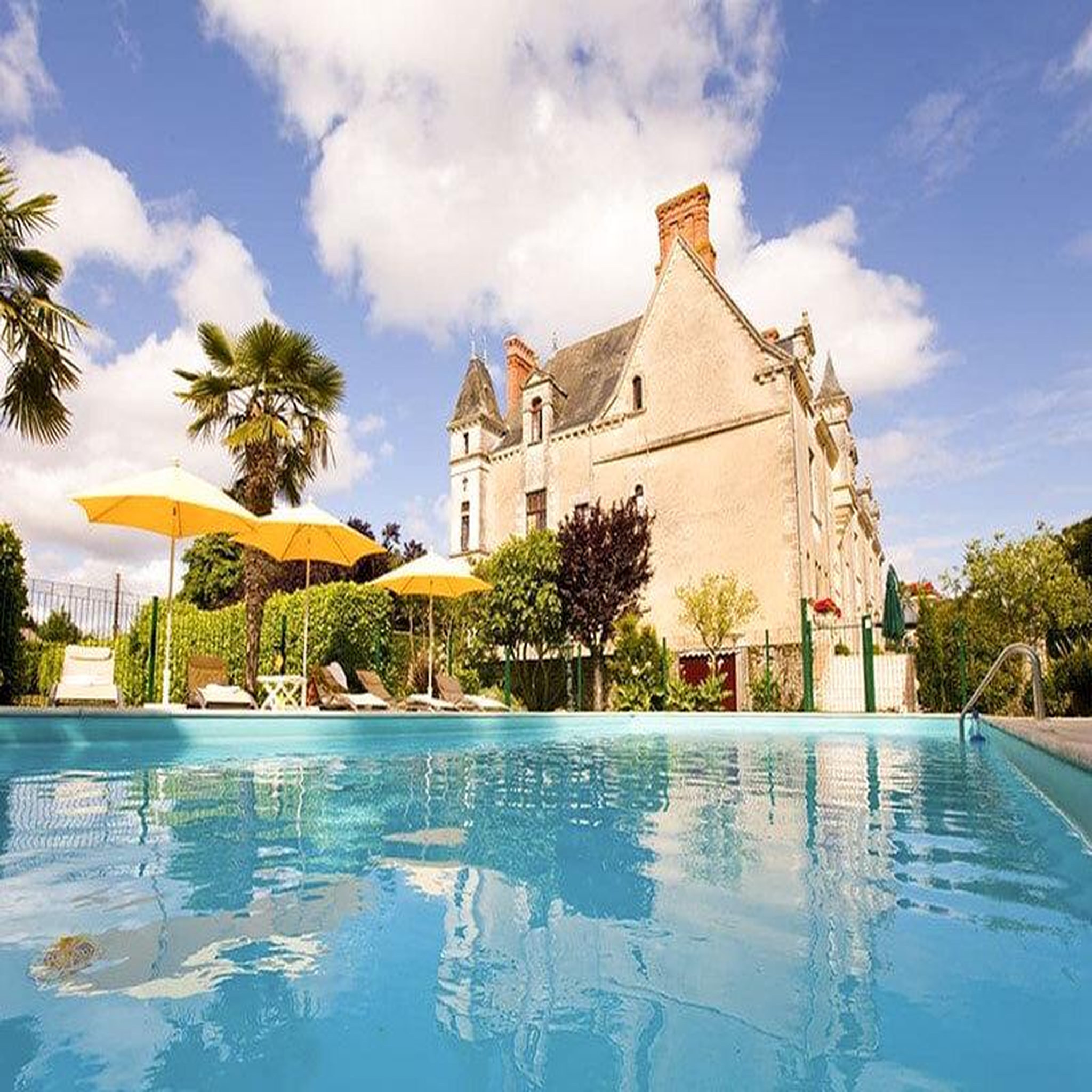 Voir la diapositive 3 : Smartbox Séjour de 2 jours en château près de la roche-sur-yon - coffret cadeau séjour