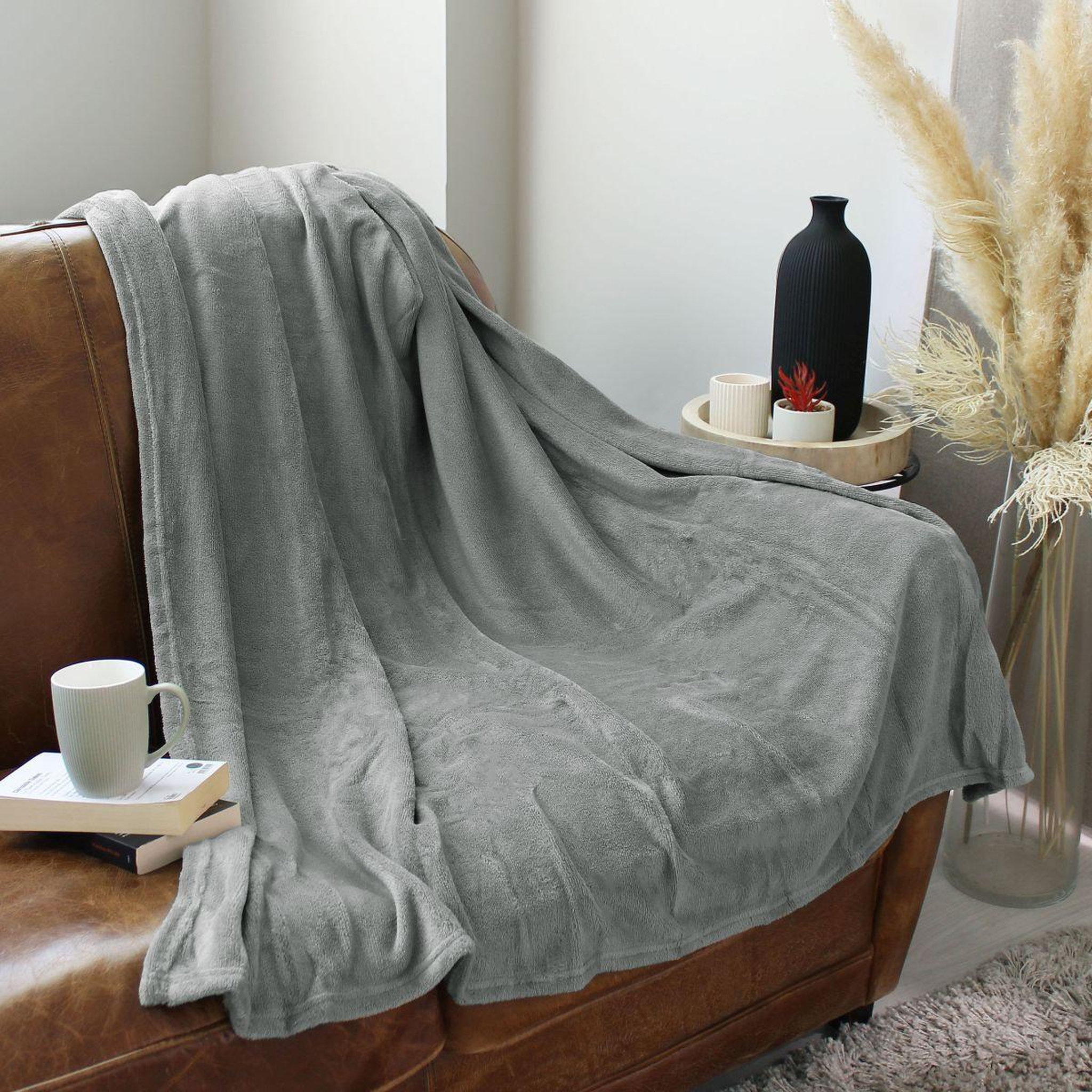Voir la diapositive 2 : ENJOY HOME Plaid polaire uni  coral fleece  125x150cm gris clair