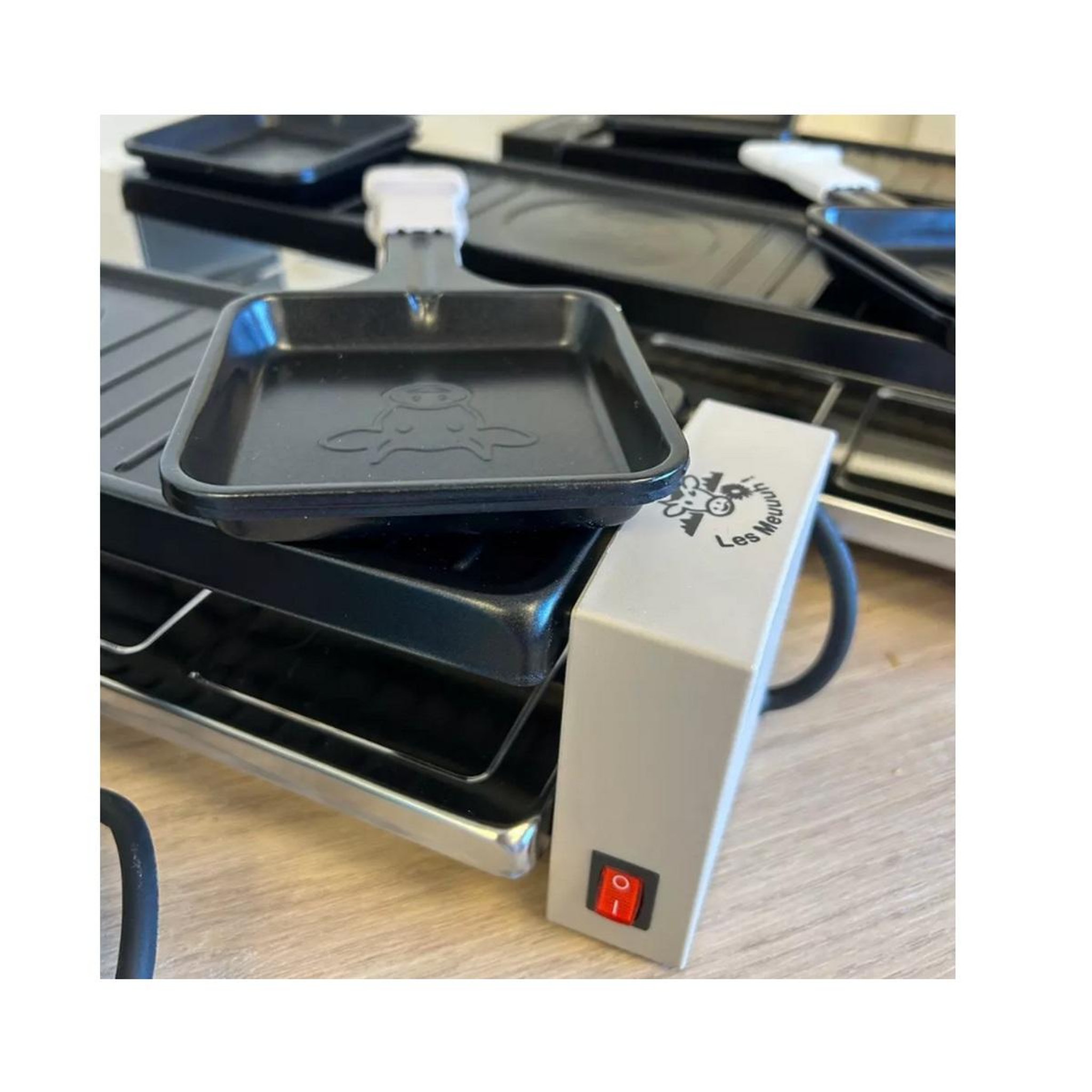 Voir la diapositive 2 : LITTLE BALANCE Appareil à raclette 4 personnes 800w - 8944