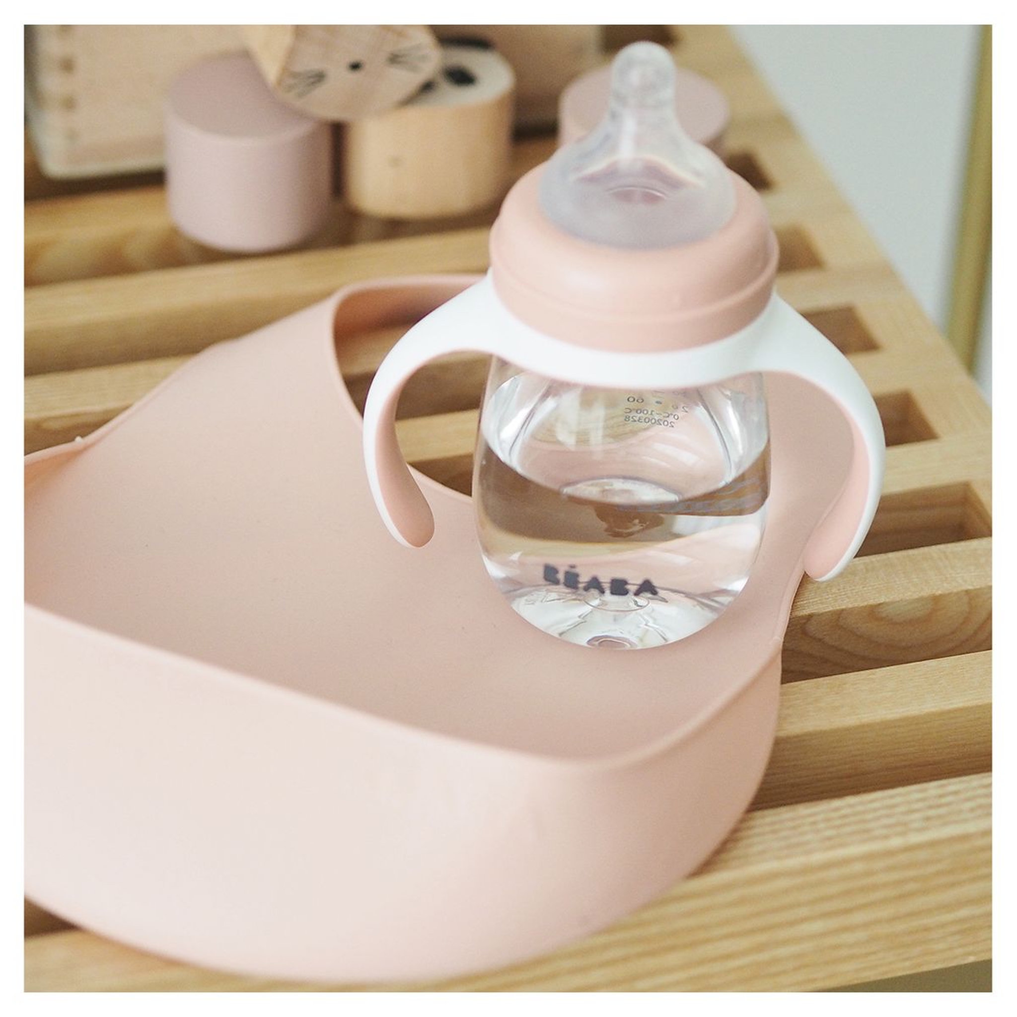 Voir la diapositive 4 : BEABA Bavoir en silicone