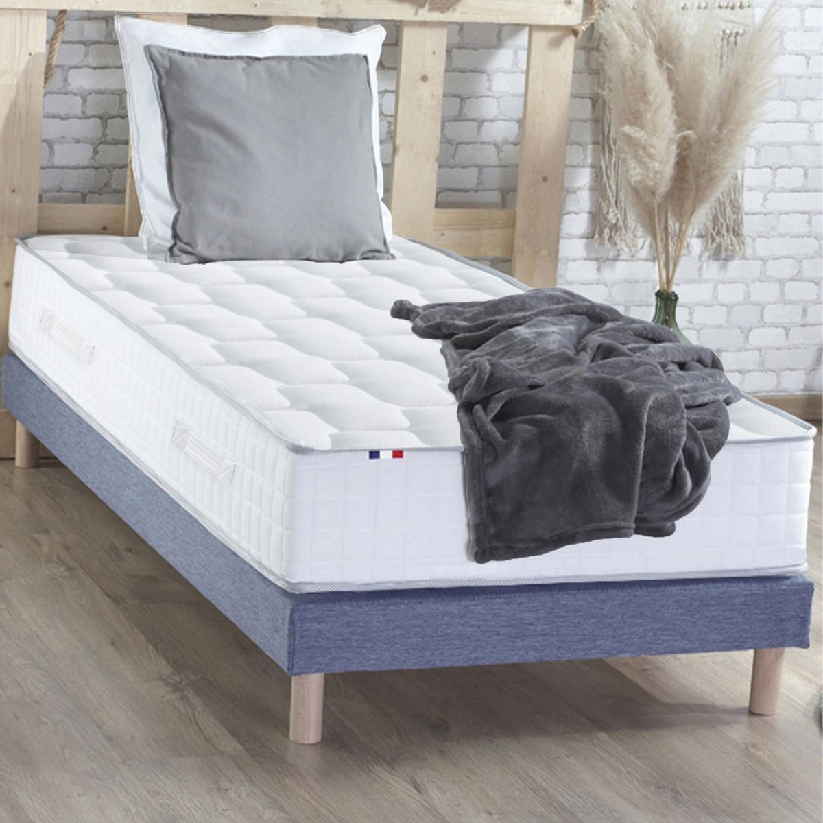 IDLITERIE Ensemble literie : matelas à ressorts ODYSSEE et mémoire de forme avec sommier - Qualité française