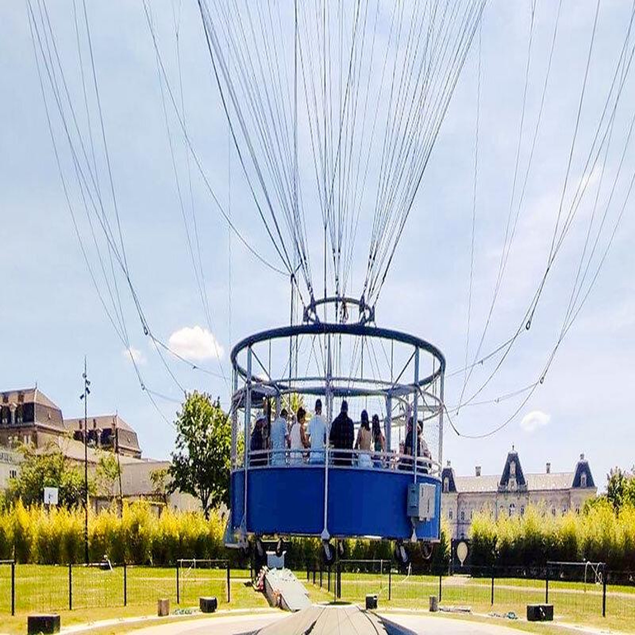 Voir la diapositive 2 : Smartbox Élévation en ballon pour 1 adulte et 1 enfant à Épernay - Coffret Cadeau Sport & Aventure