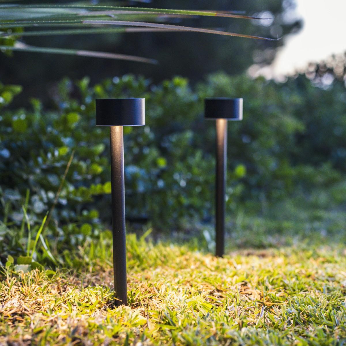 Lumisky 2 balises solaires à piquer FORTY Noir Acier H30cm