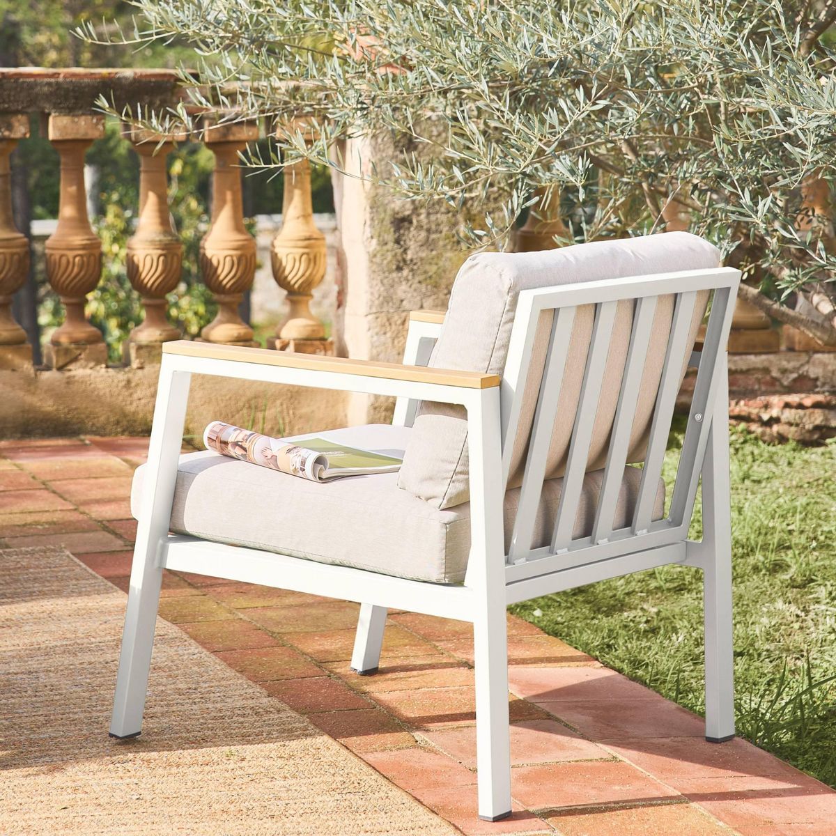 SWEEEK Salon de jardin Casoria, aluminium et polywood 4 places, 1 canapé, 2 fauteuils, 1 table basse