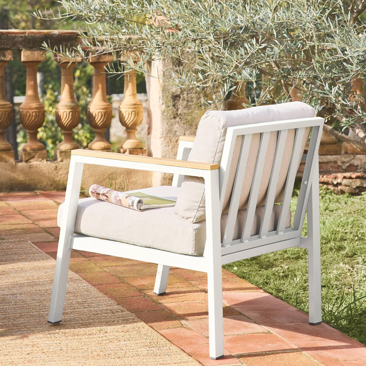 SWEEEK Salon de jardin Casoria, aluminium et polywood 4 places, 1 canapé, 2 fauteuils, 1 table basse