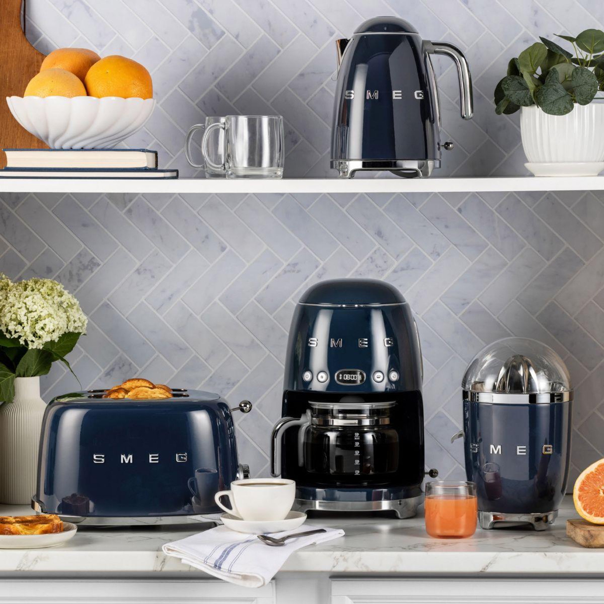 Voir la diapositive 5 : SMEG Presse-agrumes CJF11NBEU bleu