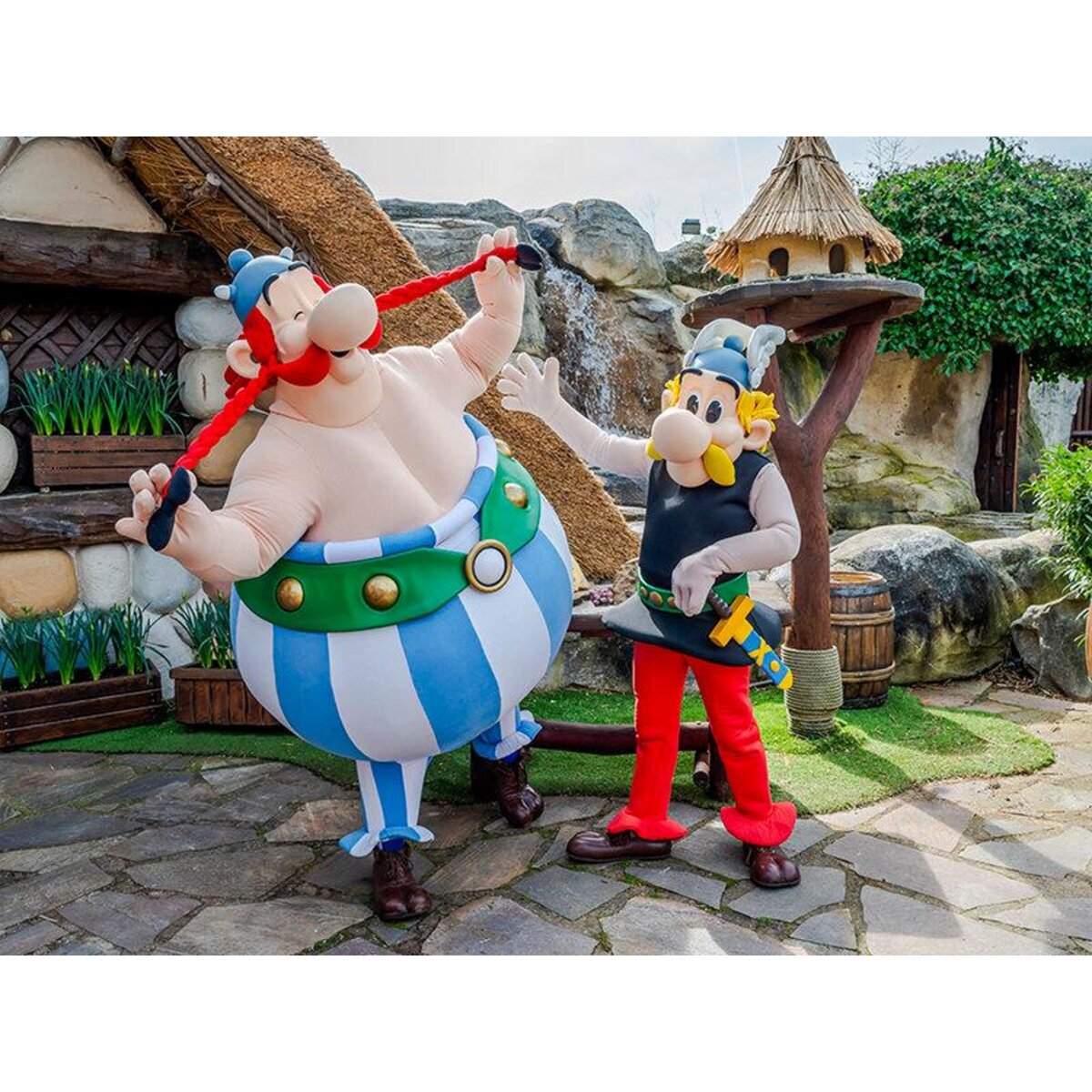 Smartbox Parc Astérix 2025 - Séjour 2 jours / 1 nuit - Hôtel Les Trois Hiboux en moyenne saison - Coffret Cadeau Séjour