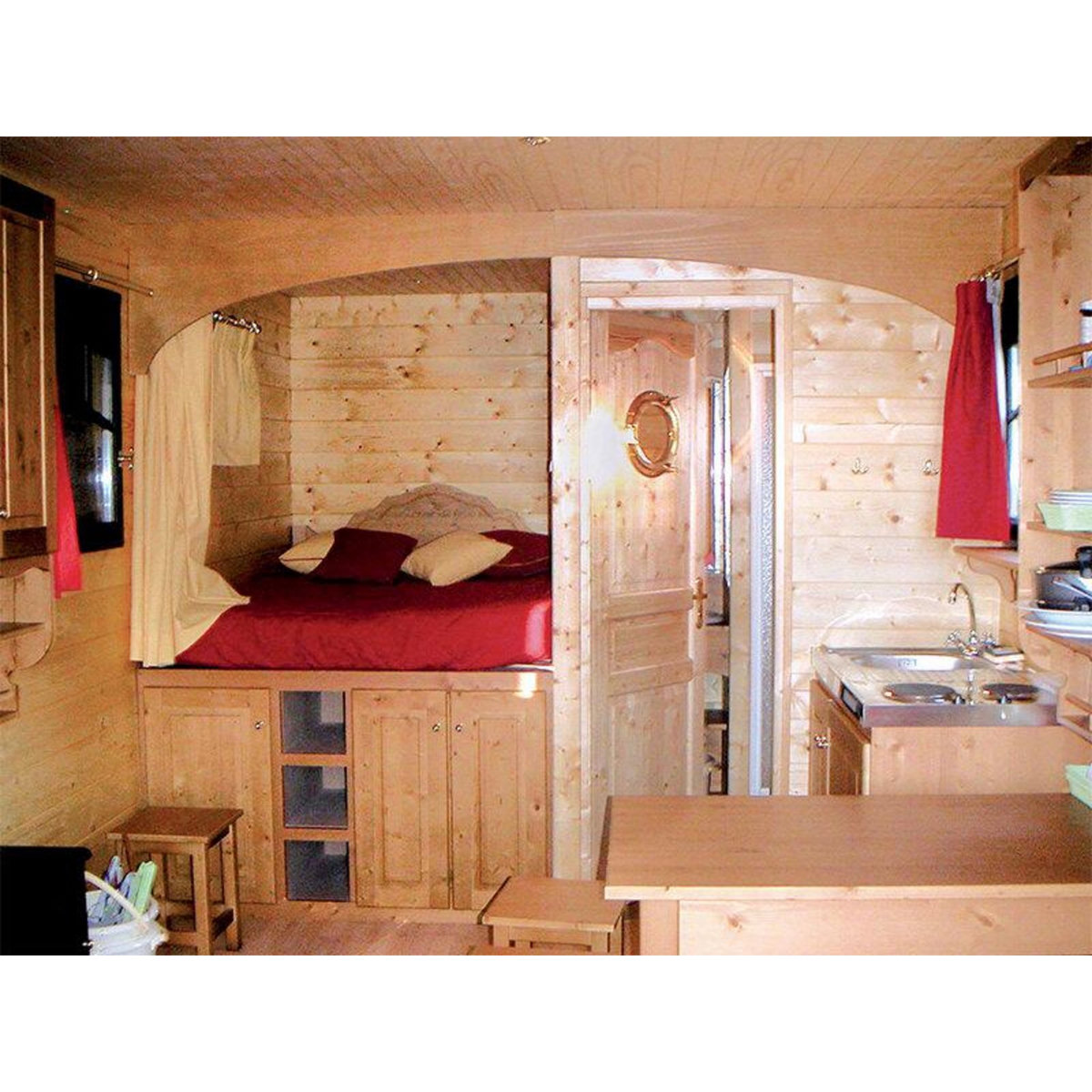 Smartbox Escapade insolite en famille : 2 jours en roulotte avec dîner près d'Orléans - Coffret Cadeau Séjour