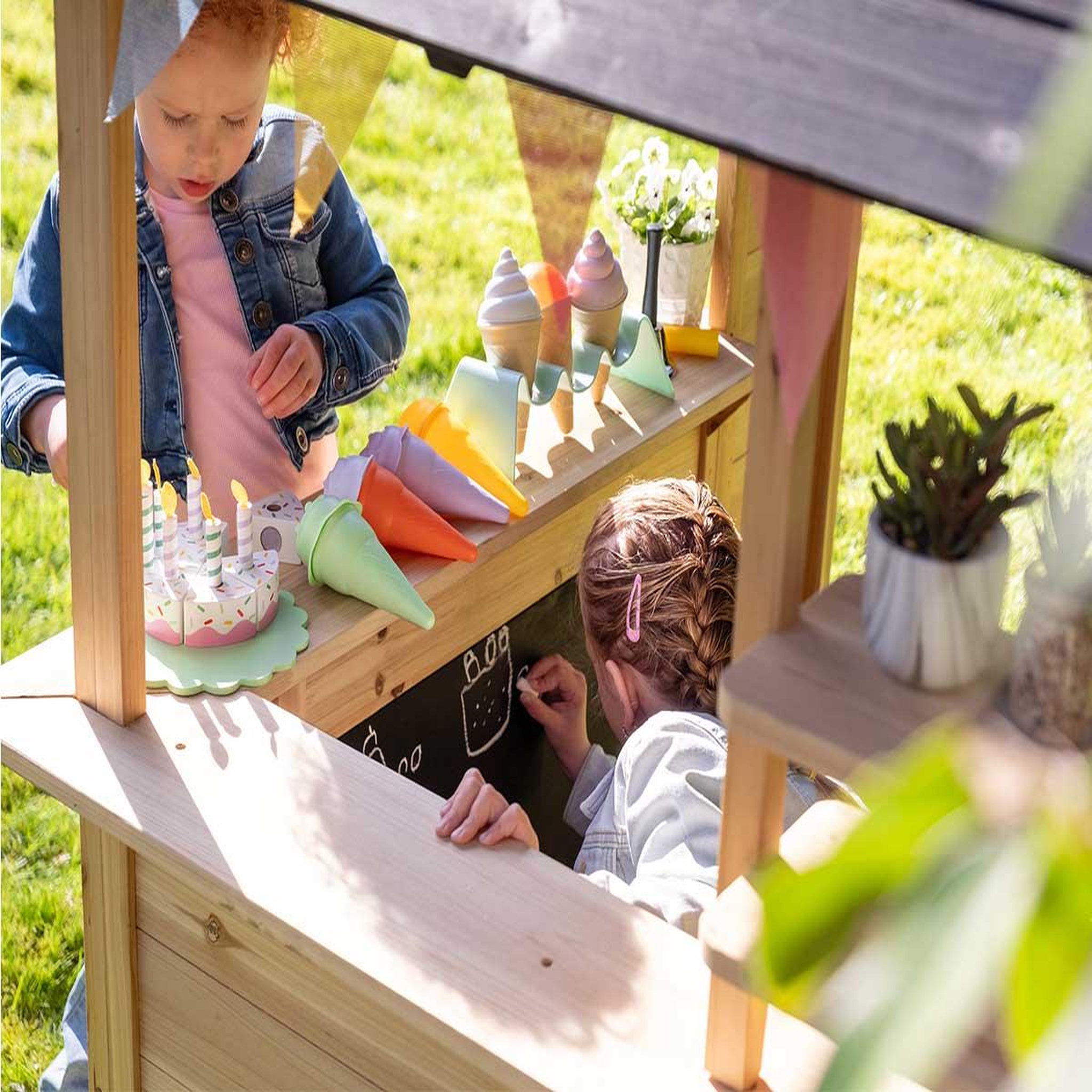 Voir la diapositive 4 : EXIT TOYS Maisonnette en bois pour enfants Hika - Exit Toys