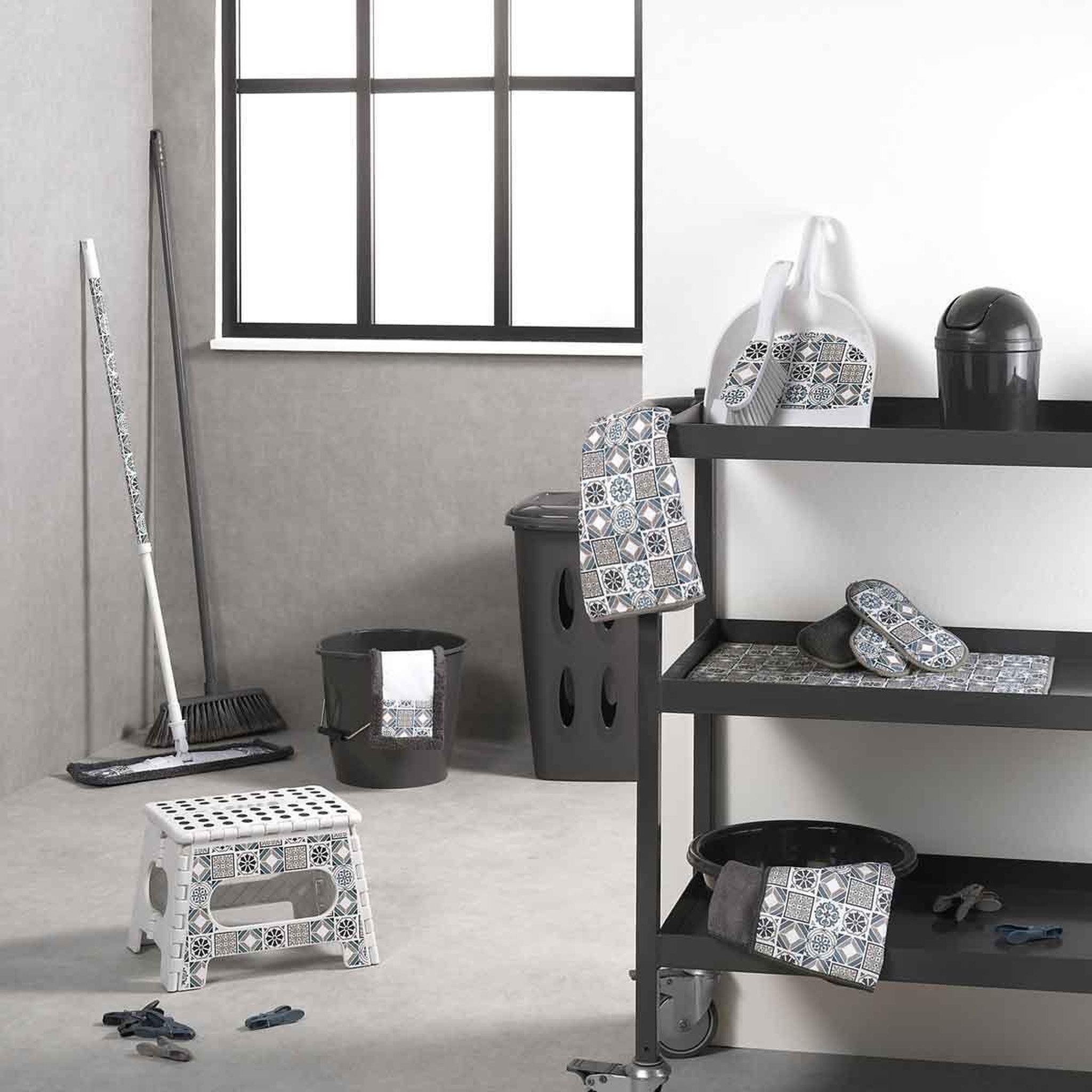 Voir la diapositive 2 : HOMEA Lot de 3 éponges  carreaux de ciment  18cm bleu