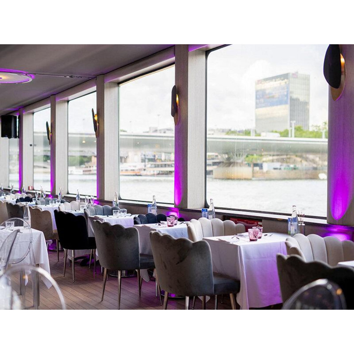 Smartbox Croisière festive sur la Seine : 2h45 avec dîner à bord du Diamant Bleu - Coffret Cadeau Multi-thèmes