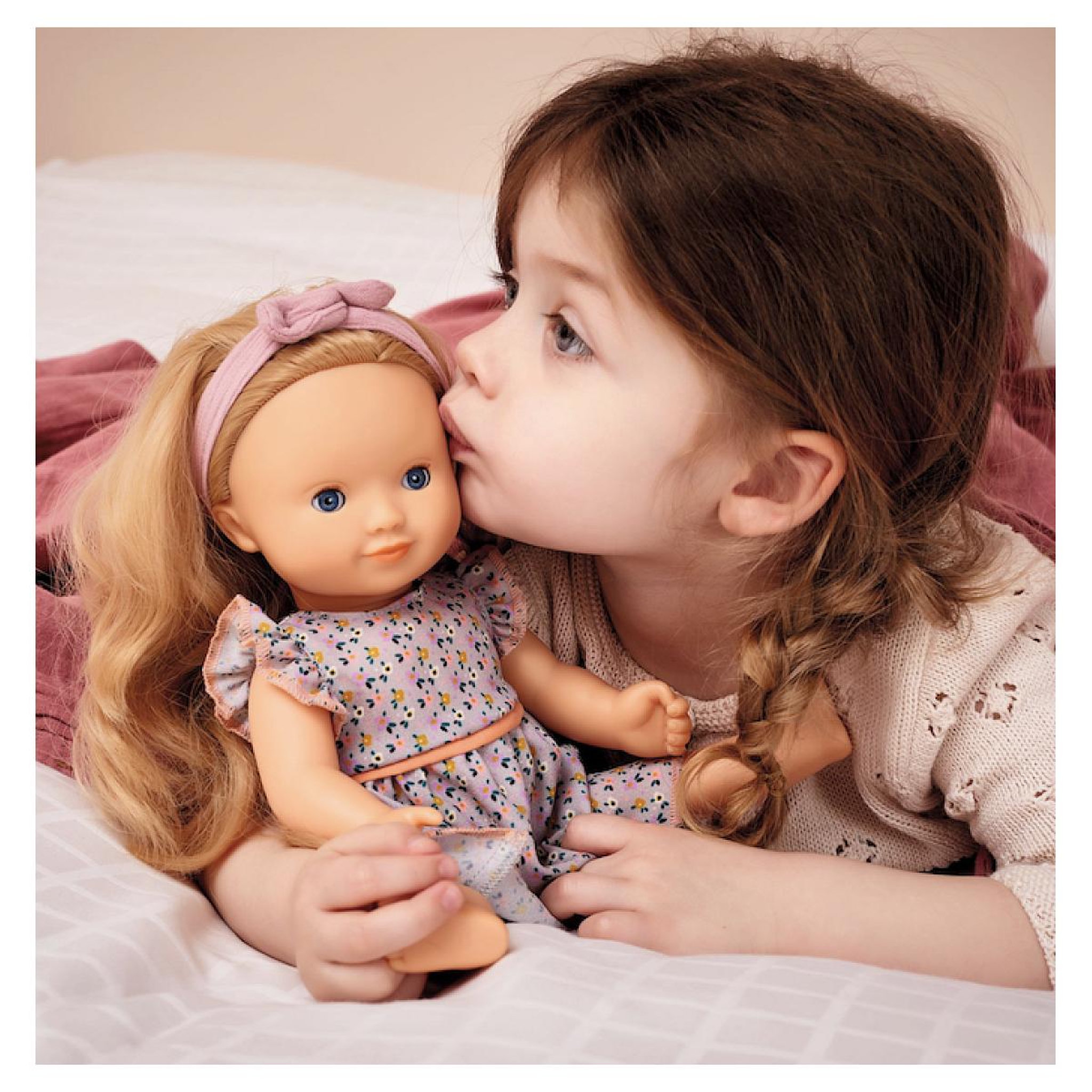 Voir la diapositive 3 : Djeco Poupee Lovely Marie - collection Pomea -