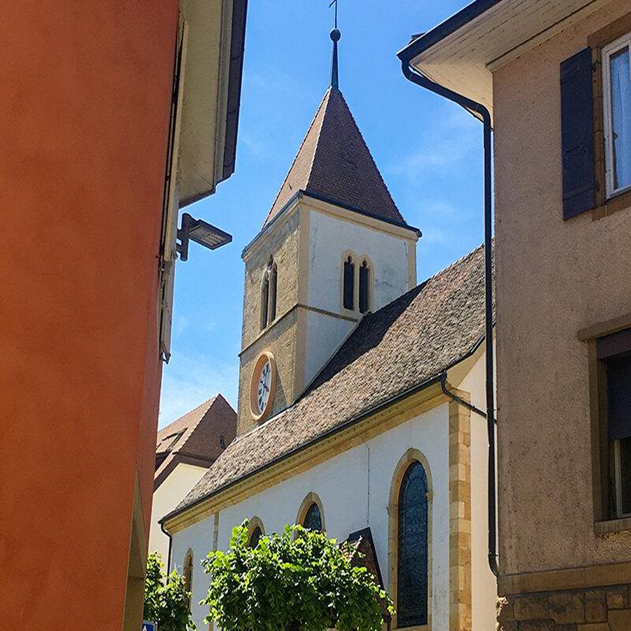 Voir la diapositive 3 : Smartbox Balade à vélo de 4h avec dégustation de vins au pays de neuchâtel - coffret cadeau sport & aventure
