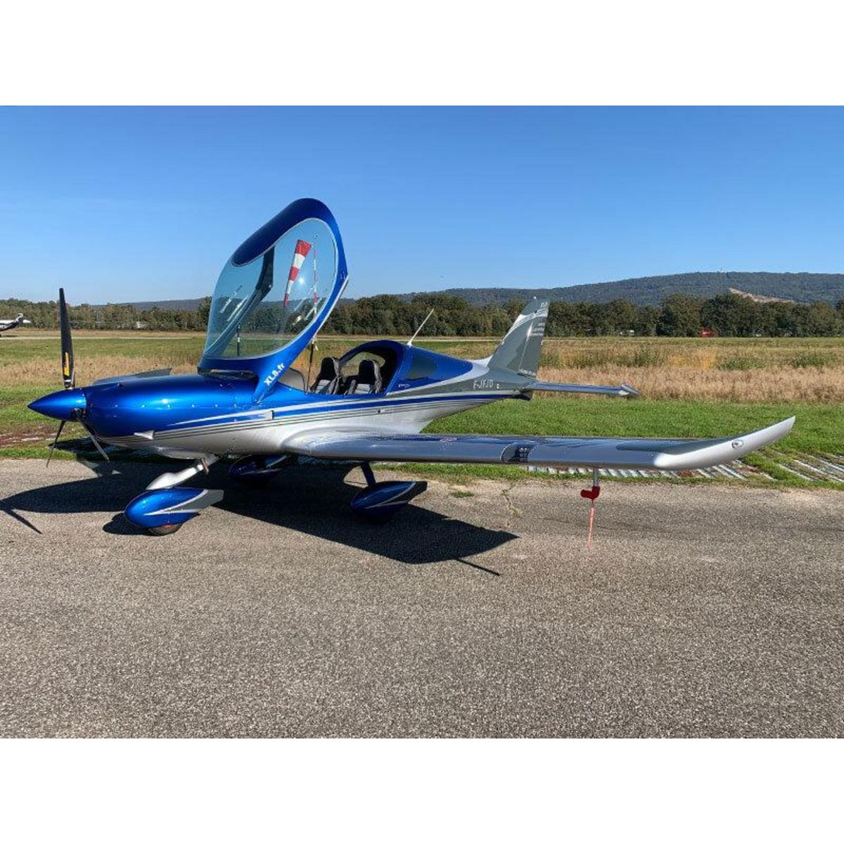 Smartbox Vol en ULM XL8 Evolution de 40 min près de Lyon - Coffret Cadeau Sport & Aventure