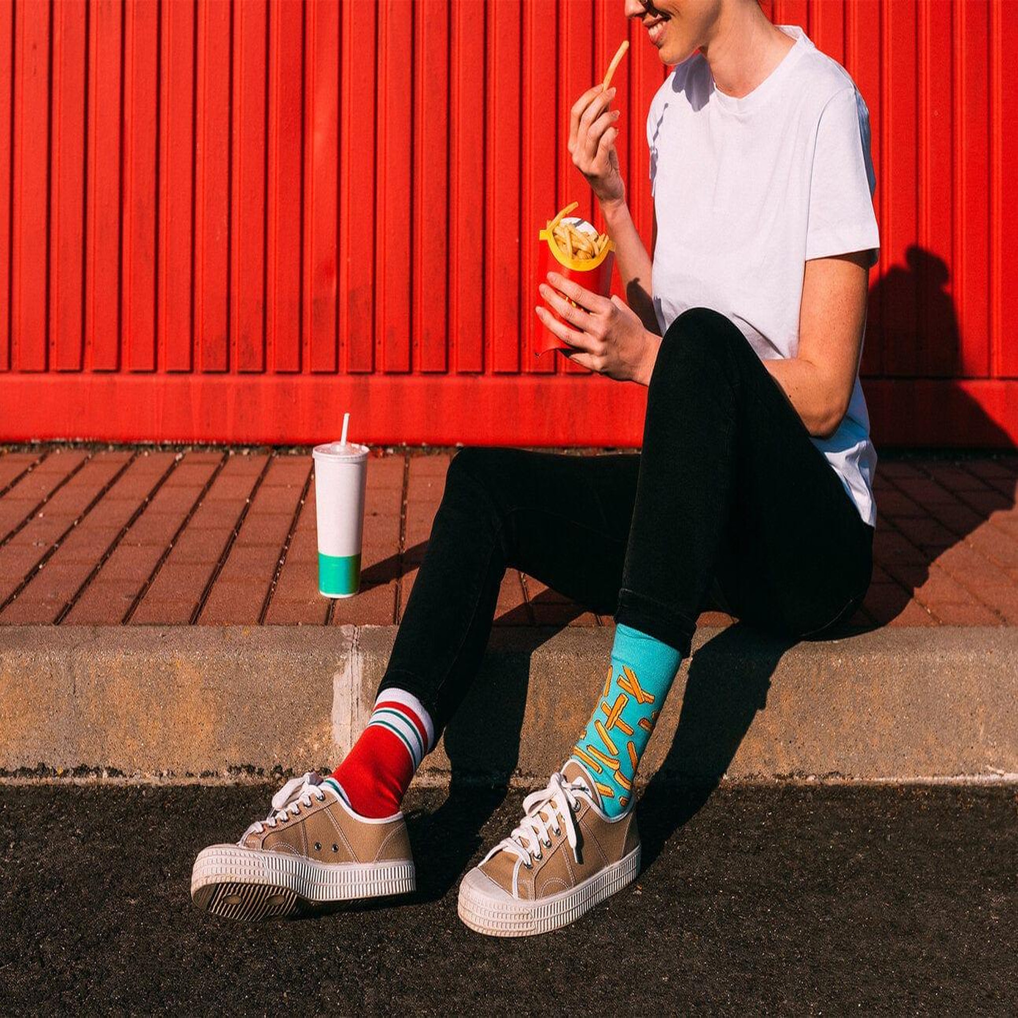 Voir la diapositive 4 : DEDOLES Chaussettes frites et ketchup