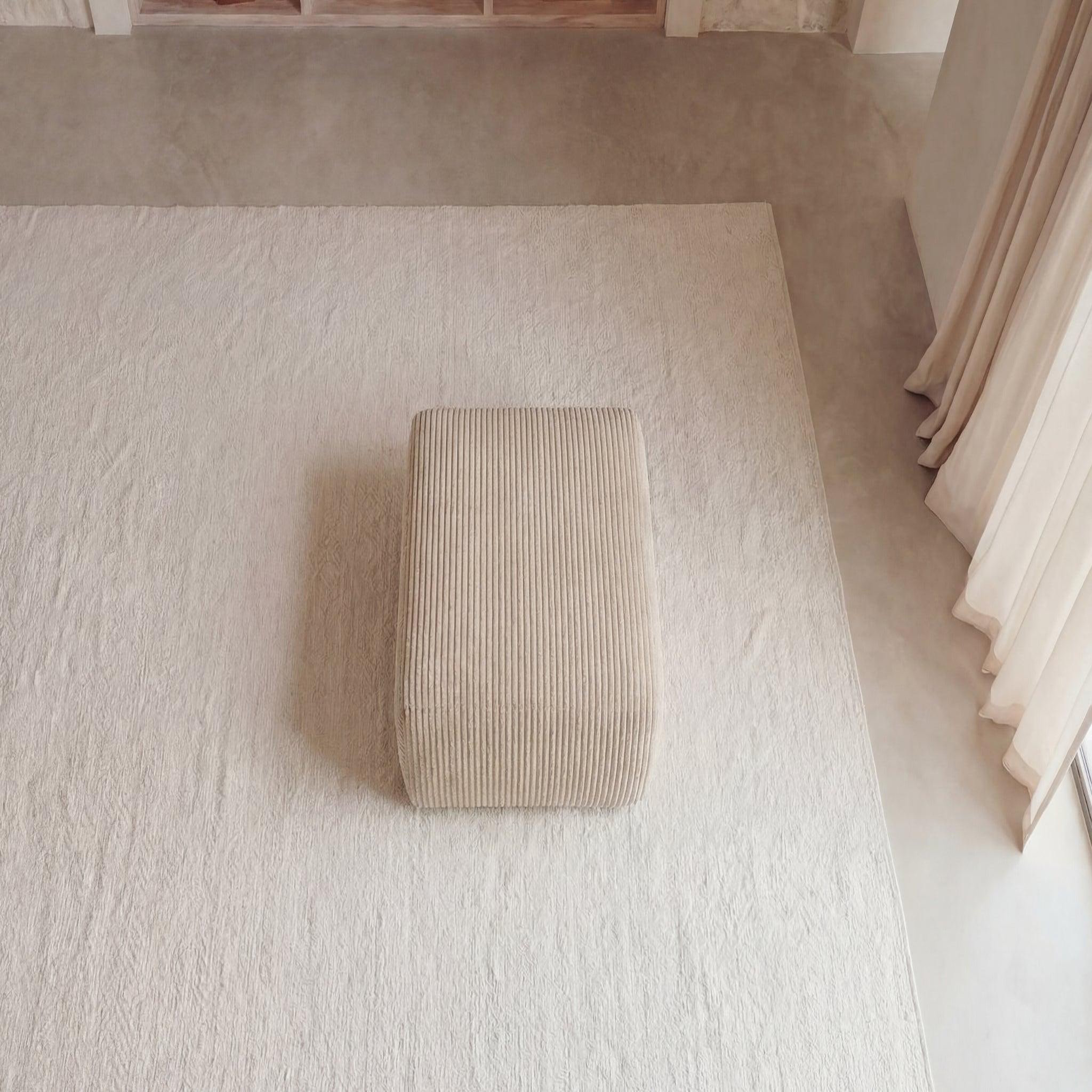 Voir la diapositive 4 : CASANOVA PARIS Elvis - pouf en gros velours côtelé 96x87x44