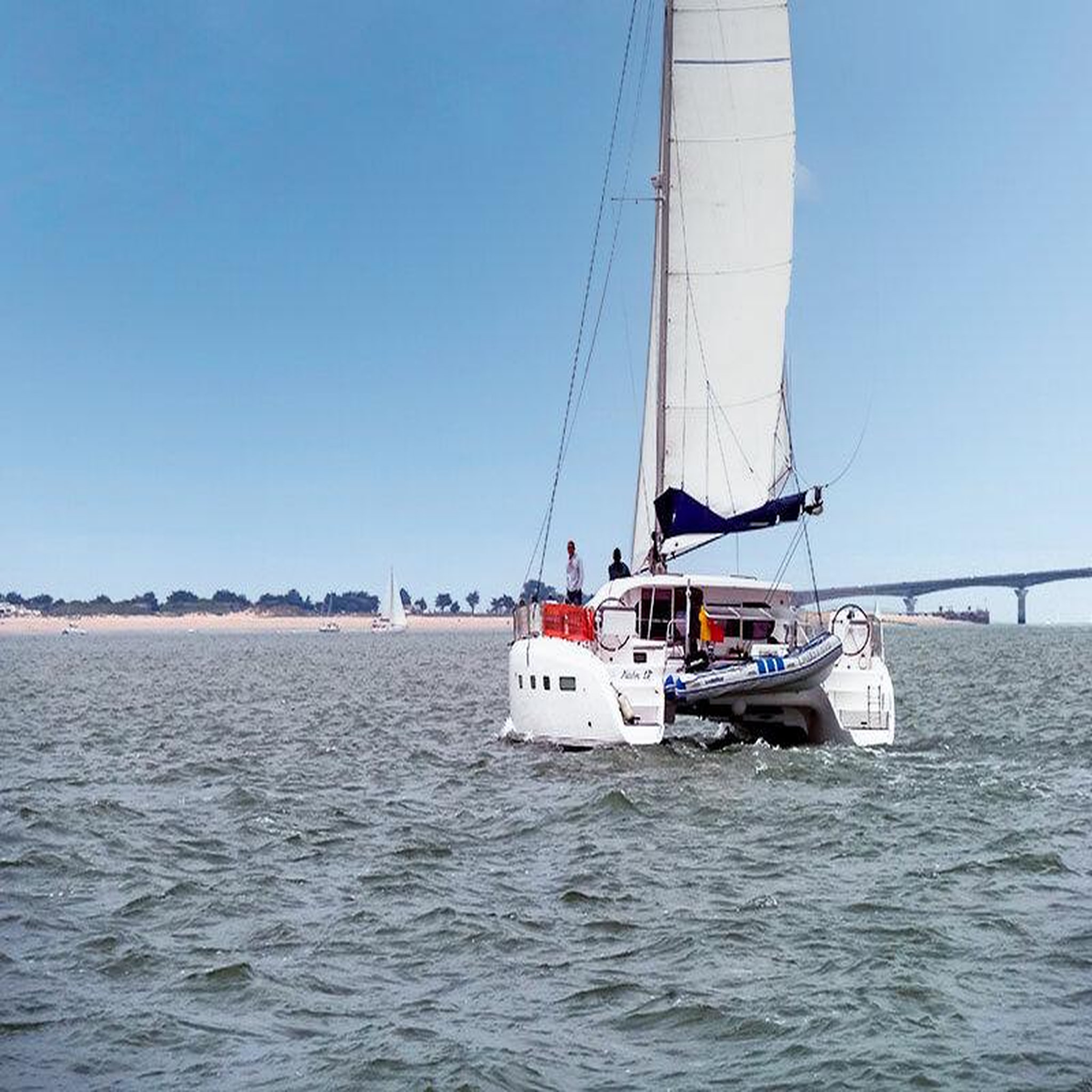 Voir la diapositive 3 : Smartbox Croisière en catamaran à la rochelle : 2h en duo en matinée - coffret cadeau sport & aventure