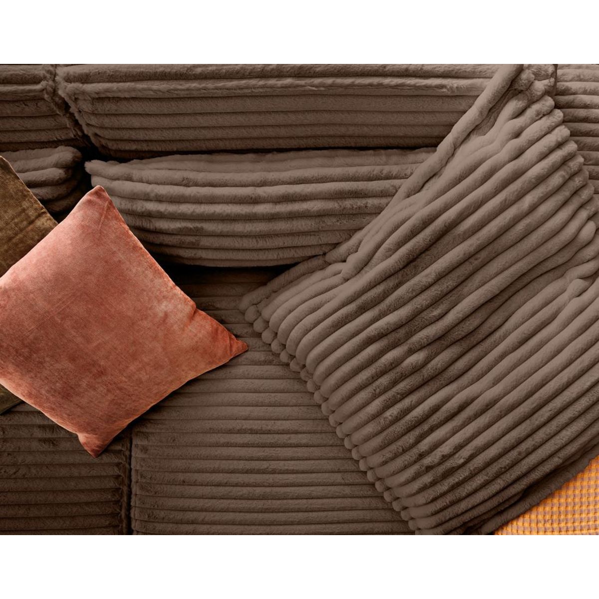 LISA DESIGN Richie - canapé droit 3 places avec double méridienne - assise profonde - en fausse fourrure côtelée